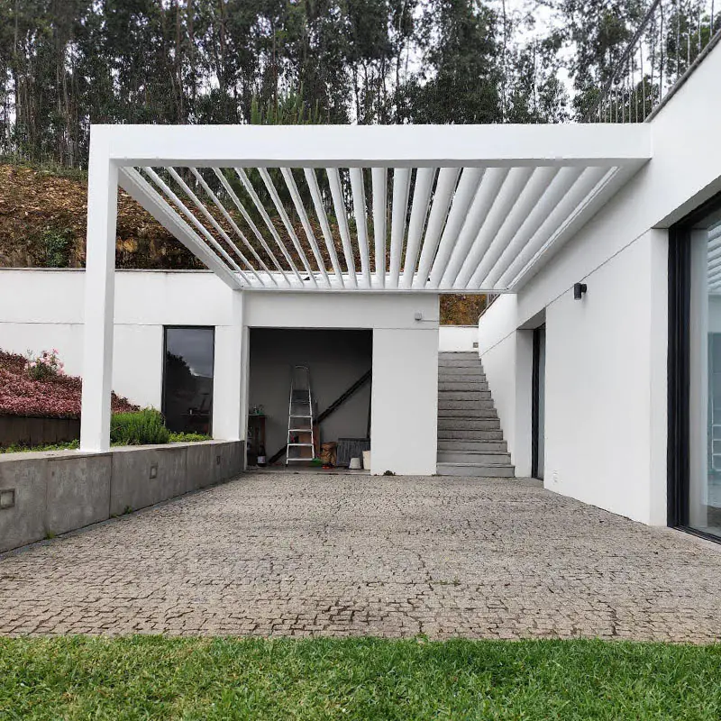 Lamellen Terrassenüberdachung 400 x 406,7 x 273 cm weiß