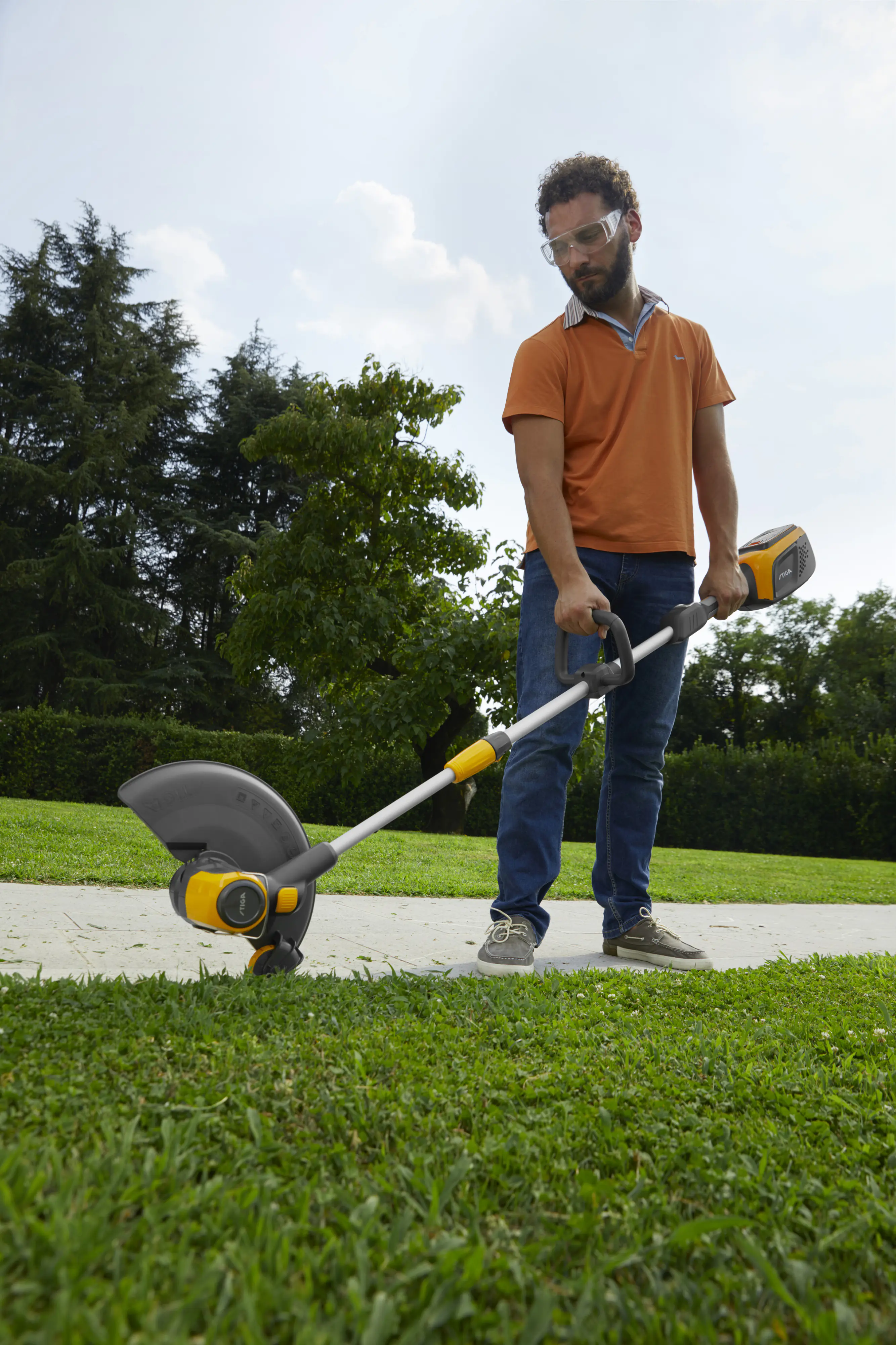 Stiga Akku-Rasentrimmer GT 500e 2 Ah 48 Volt, 30 cm Schnittbreite Stiga Akku-Rasentrimmer GT 500e 2 Ah 48 Volt, 30 cm Schnittbreite