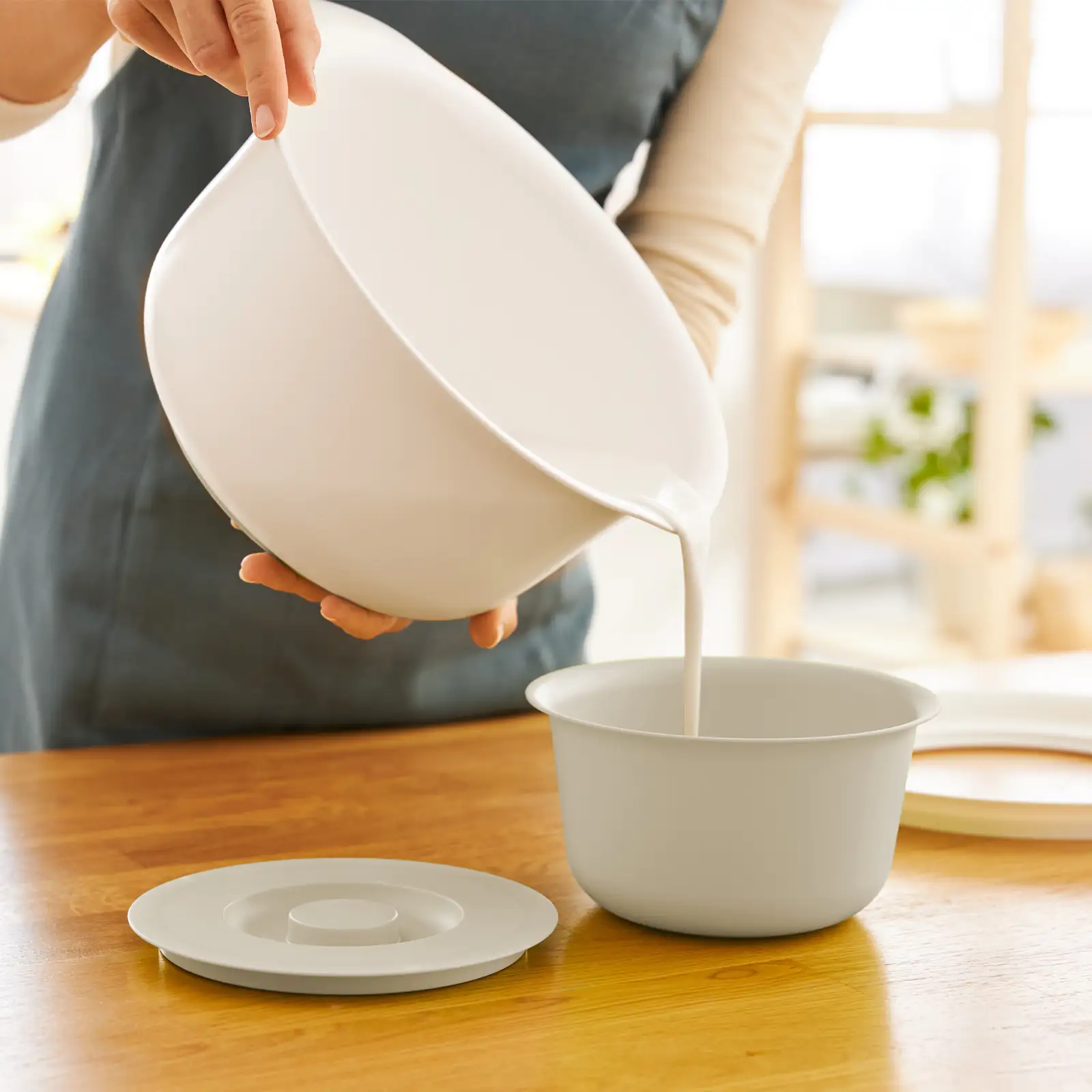 Rotho Rührschüssel Fresh 4 l mit Zusatzbehälter 1,2 l cool grau