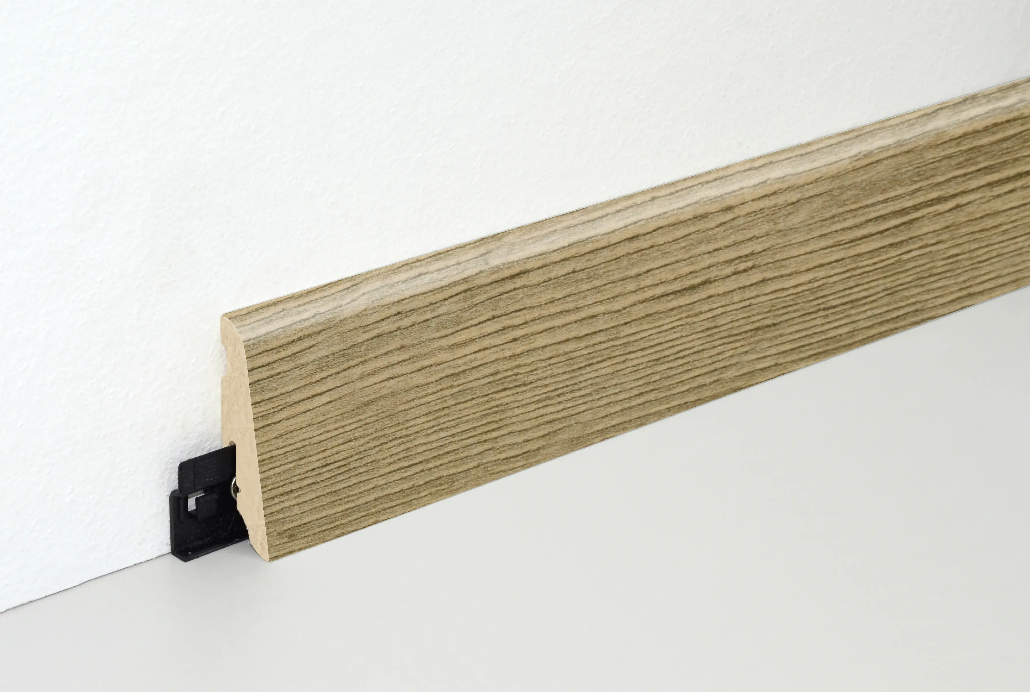 Neuhofer Fußleiste 240 cm 58 x 19 mm Oak natural grey