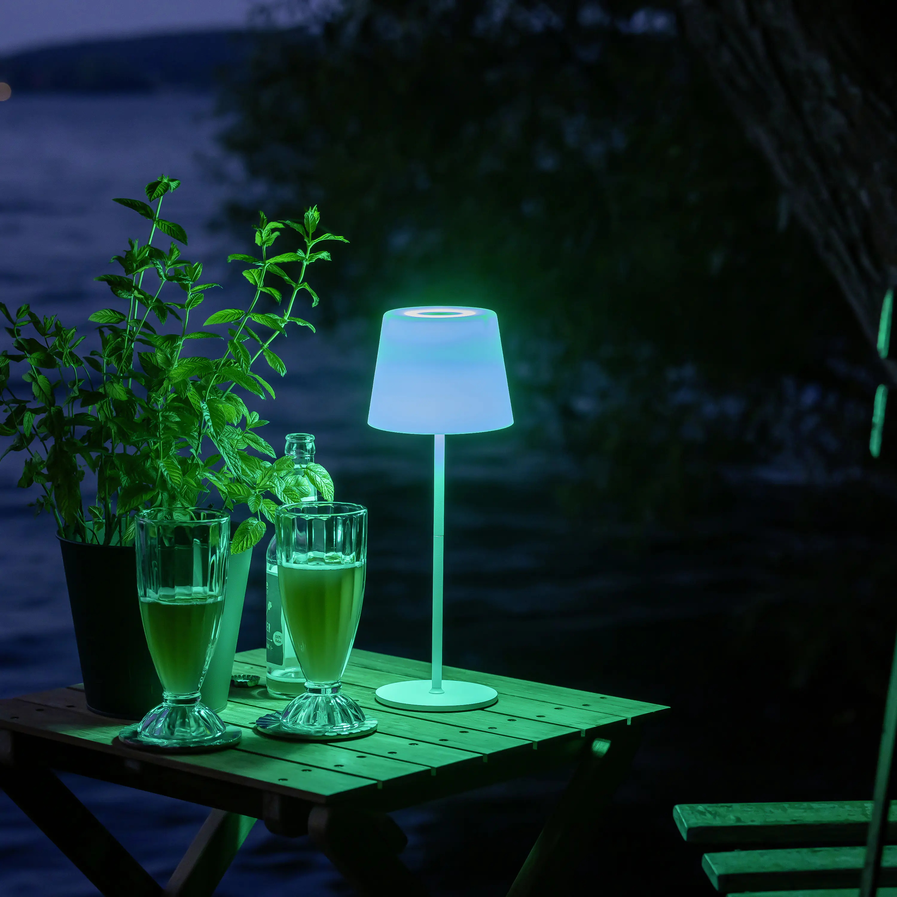 Brilliant Solartischleuchte Picco mit USB-Anschluss dimmbar 4W warmweiß