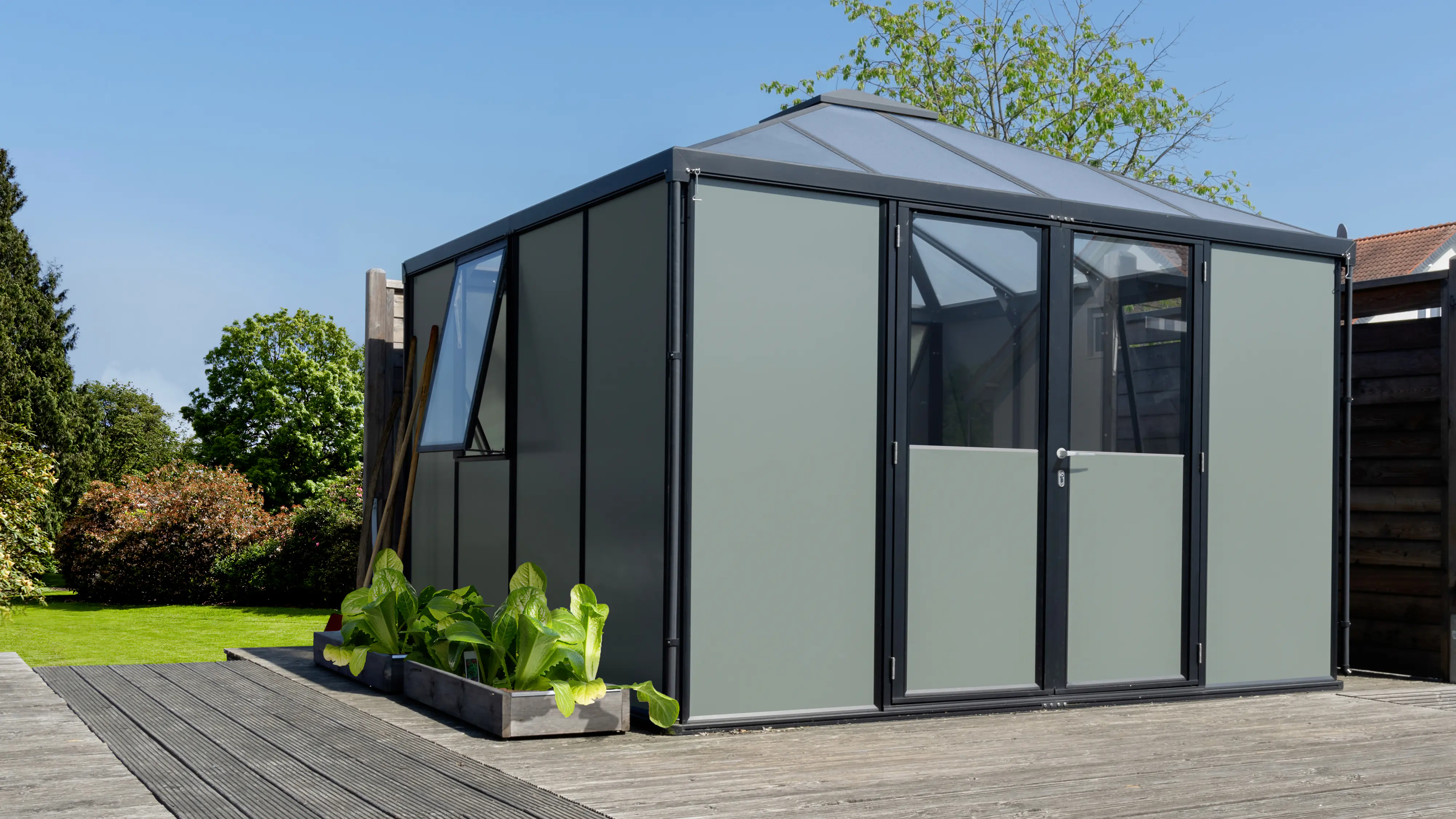 Vitavia Metallgerätehaus Universum schwarz mit Bodenplatte 317 x 321 cm