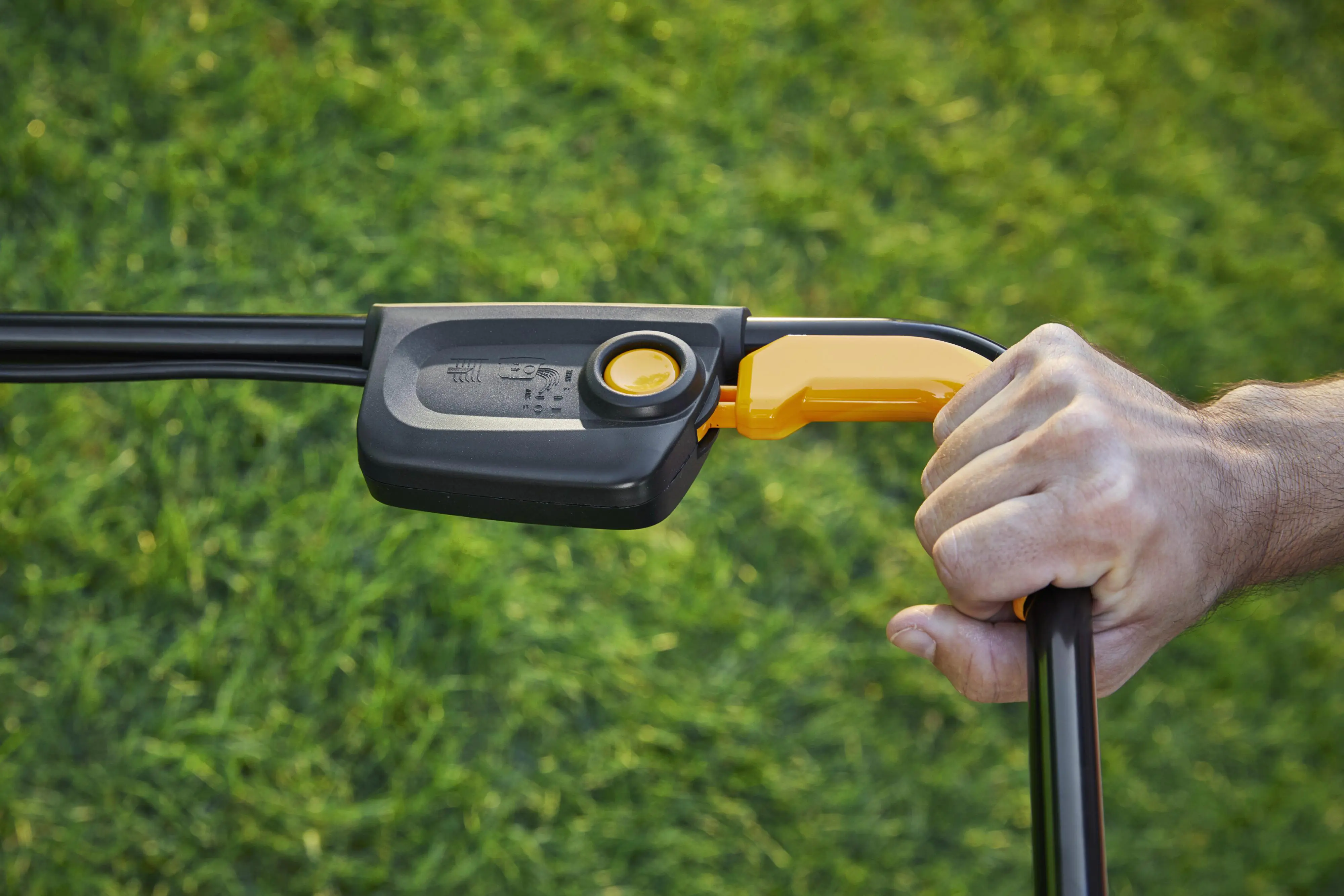 Alpina Akku-Rasenmäher AL 3820 Li 38 cm Schnittbreite inkl. 2 x 4 Ah Akku Alpina Akku-Rasenmäher AL 3820 Li 38 cm Schnittbreite inkl. 2 x 4 Ah Akku