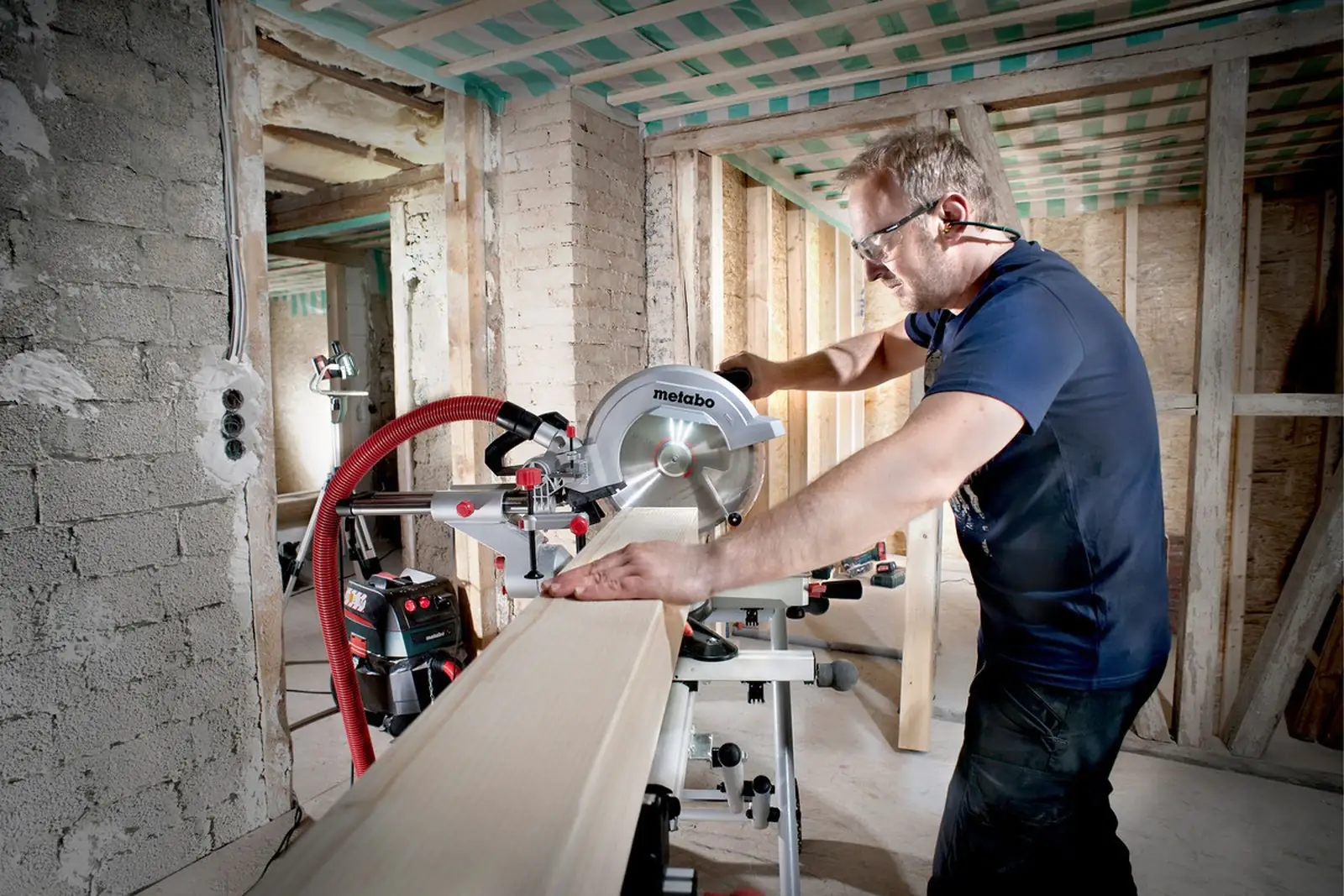 Metabo Kappzugsäge KGS 254 M inkl. 2 x Hartmetall-Sägeblatt Metabo Kappzugsäge KGS 254 M inkl. 2 x Hartmetall-Sägeblatt