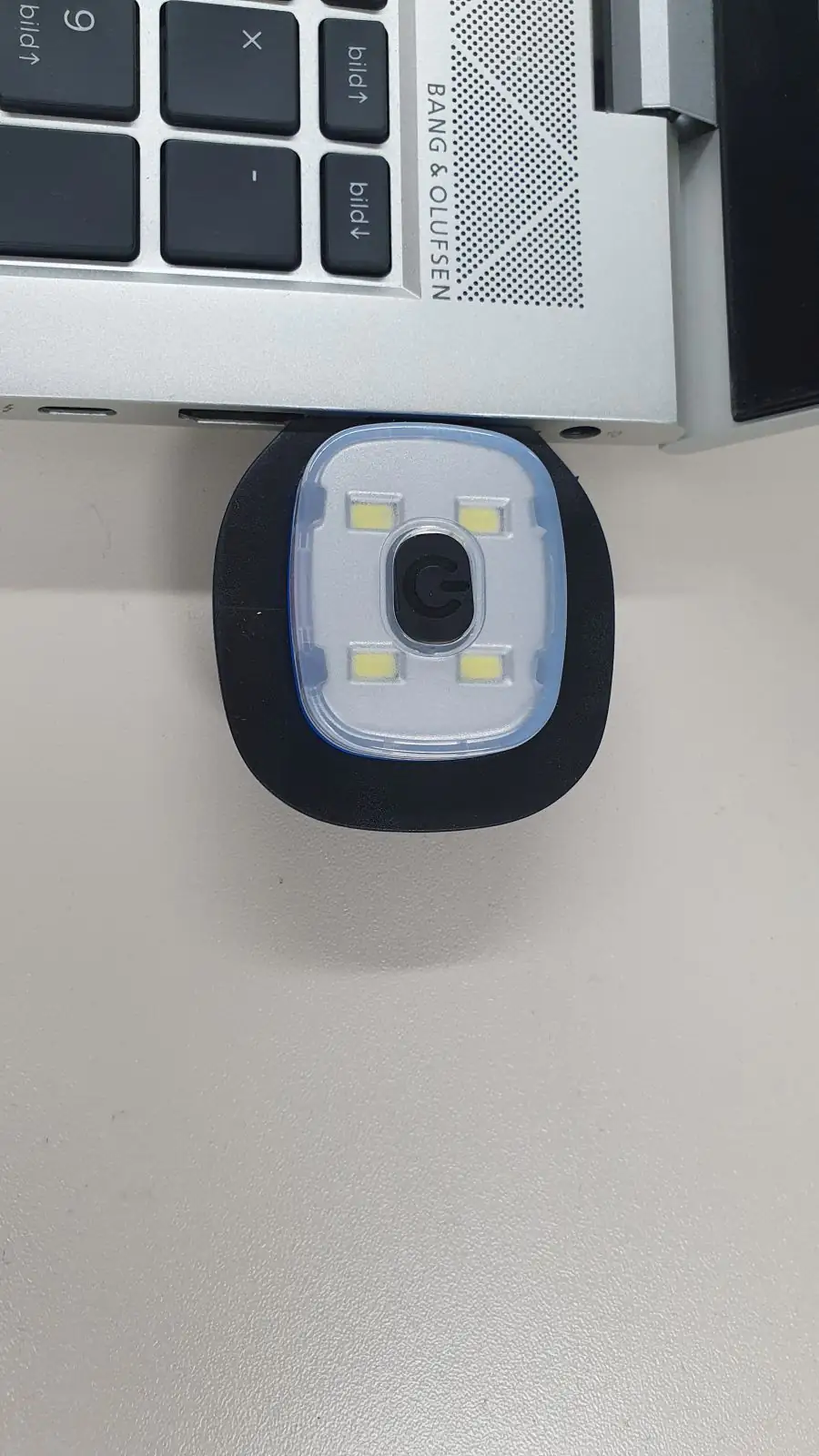 Primaster Mütze Beanie mit LED-Licht laden per USB Primaster Mütze Beanie mit LED-Licht laden per USB