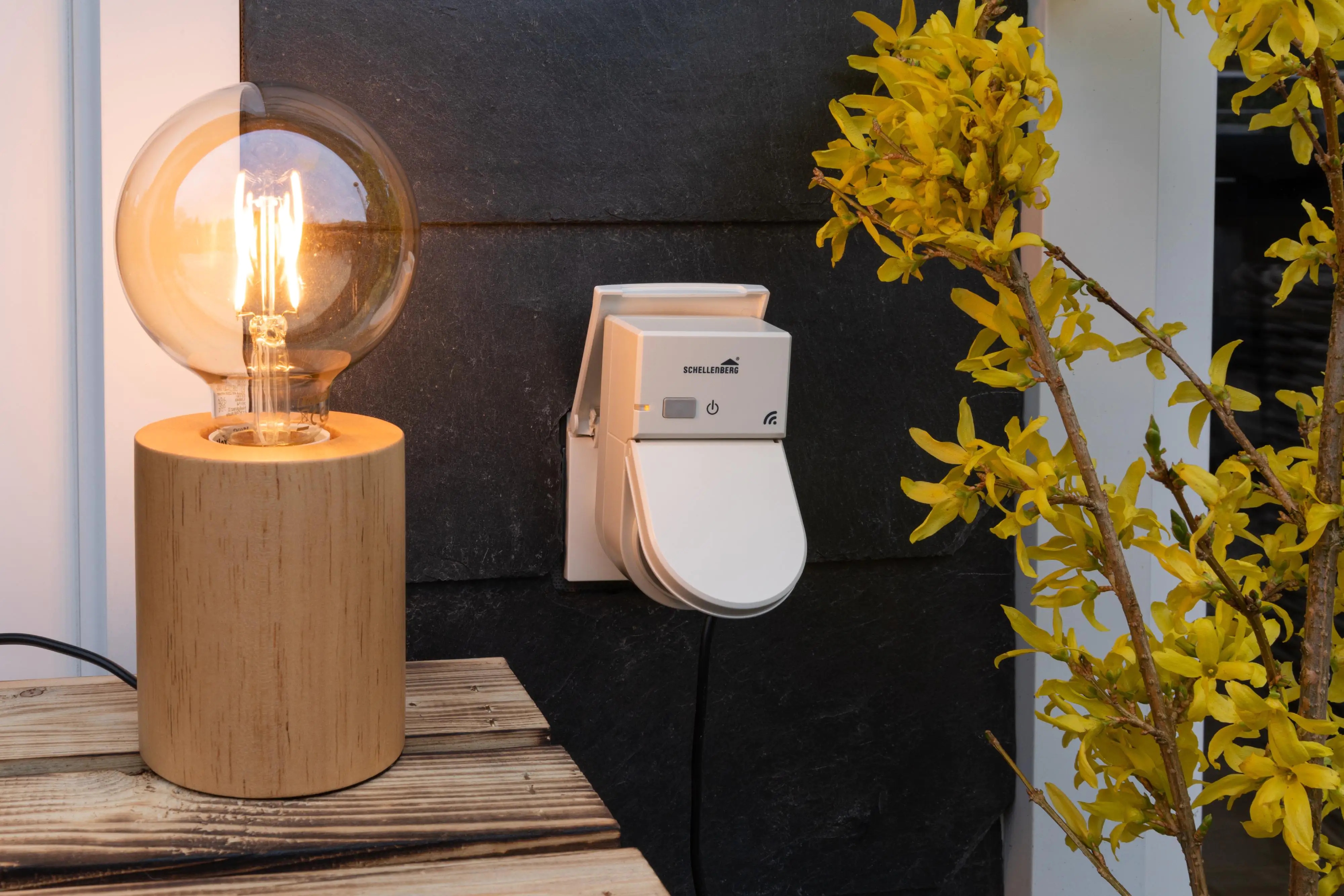 Schellenberg Funk-Steckdose außen weiß