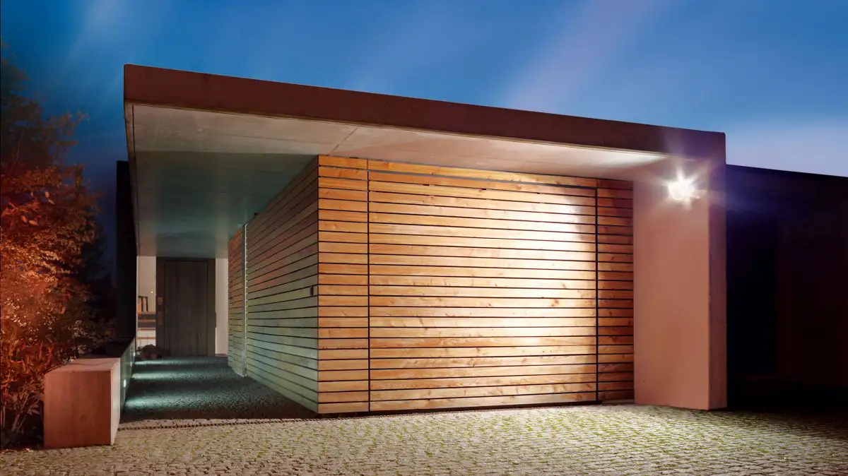 Steinel Strahler LS 300 S Weiß mit Bewegungsmelder, Reichweite: max. 12 m