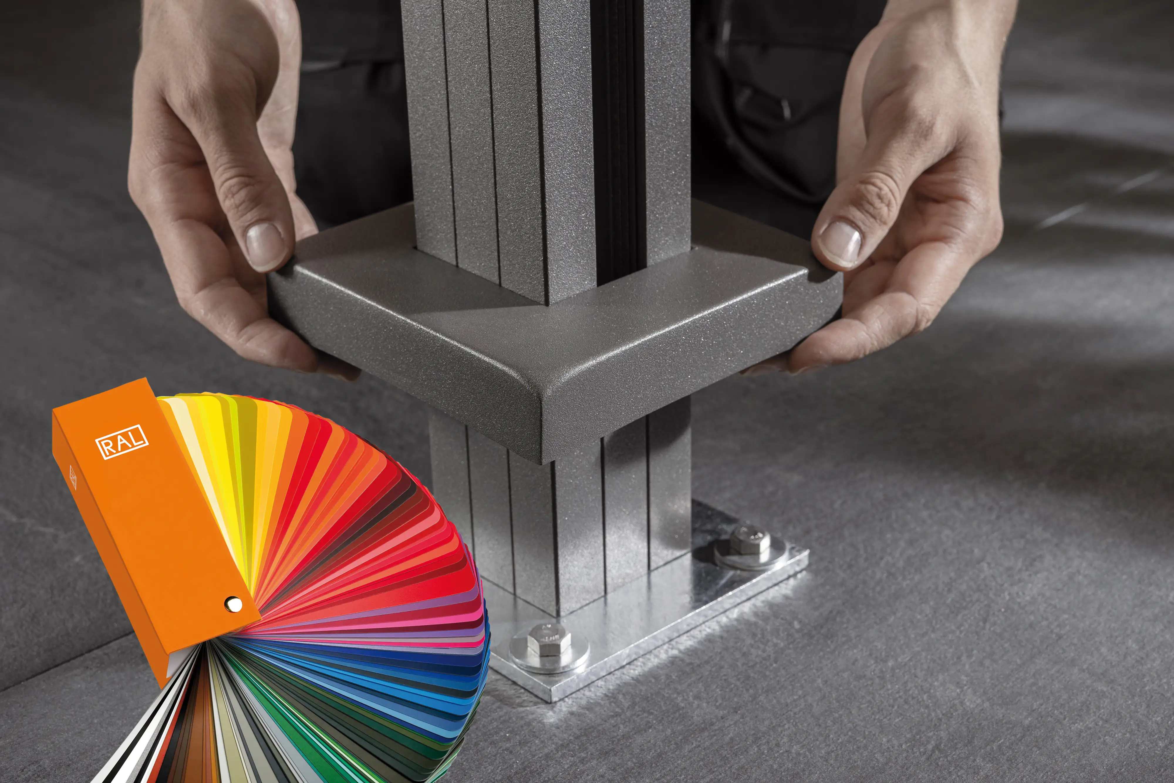 Ambiente Aluminium-Abdeckkappe 145 x 145 x 28 mm, RAL Wunschfarbe