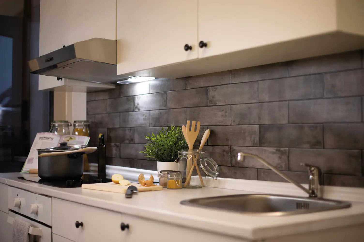 d-c-wall® Wandbelag Ceramics Asmant 67 cm x 4 m