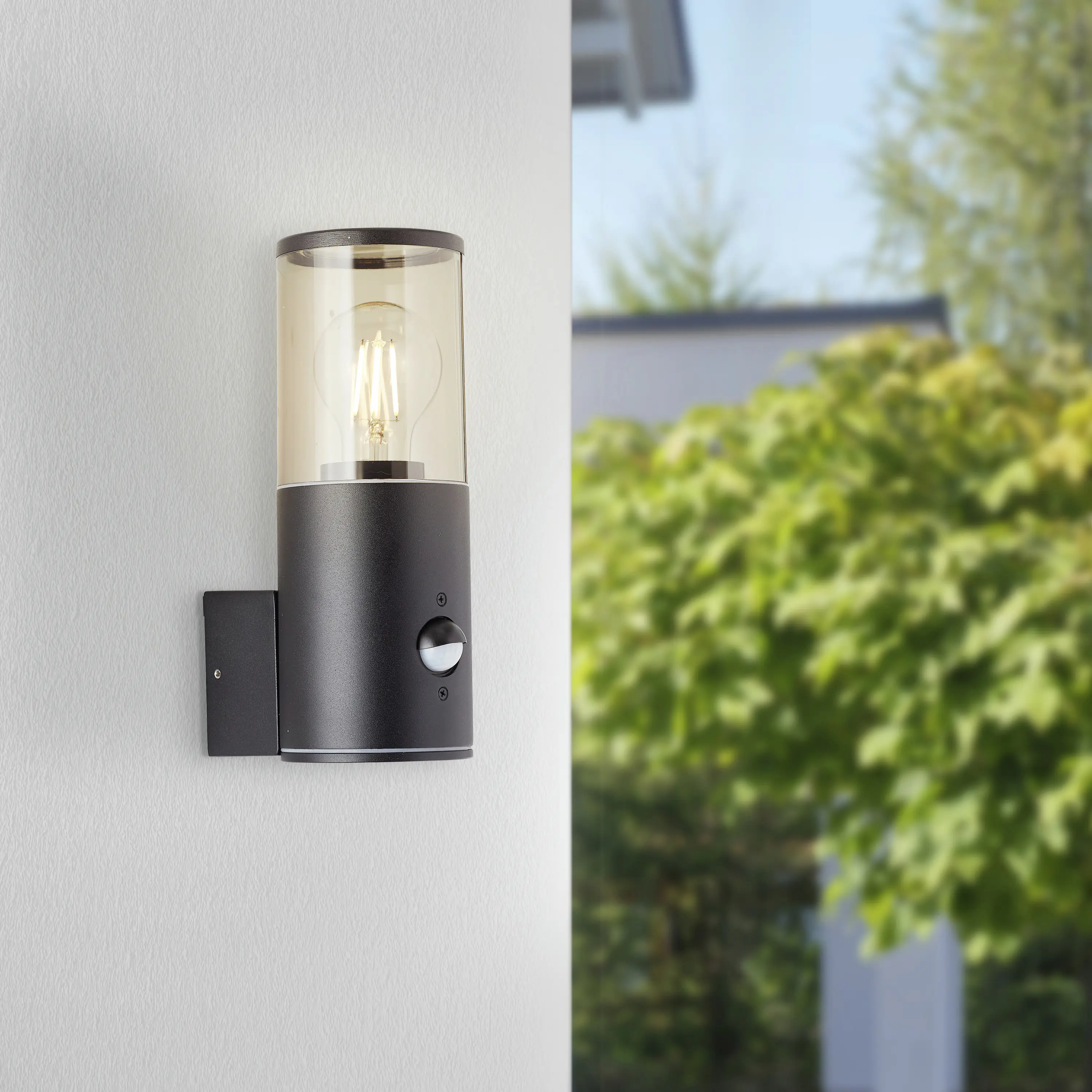 Brilliant LED Außen-Wandleuchte Sergioro mit Bewegungsmelder E27 20W Brilliant LED Außen-Wandleuchte Sergioro mit Bewegungsmelder E27 20W