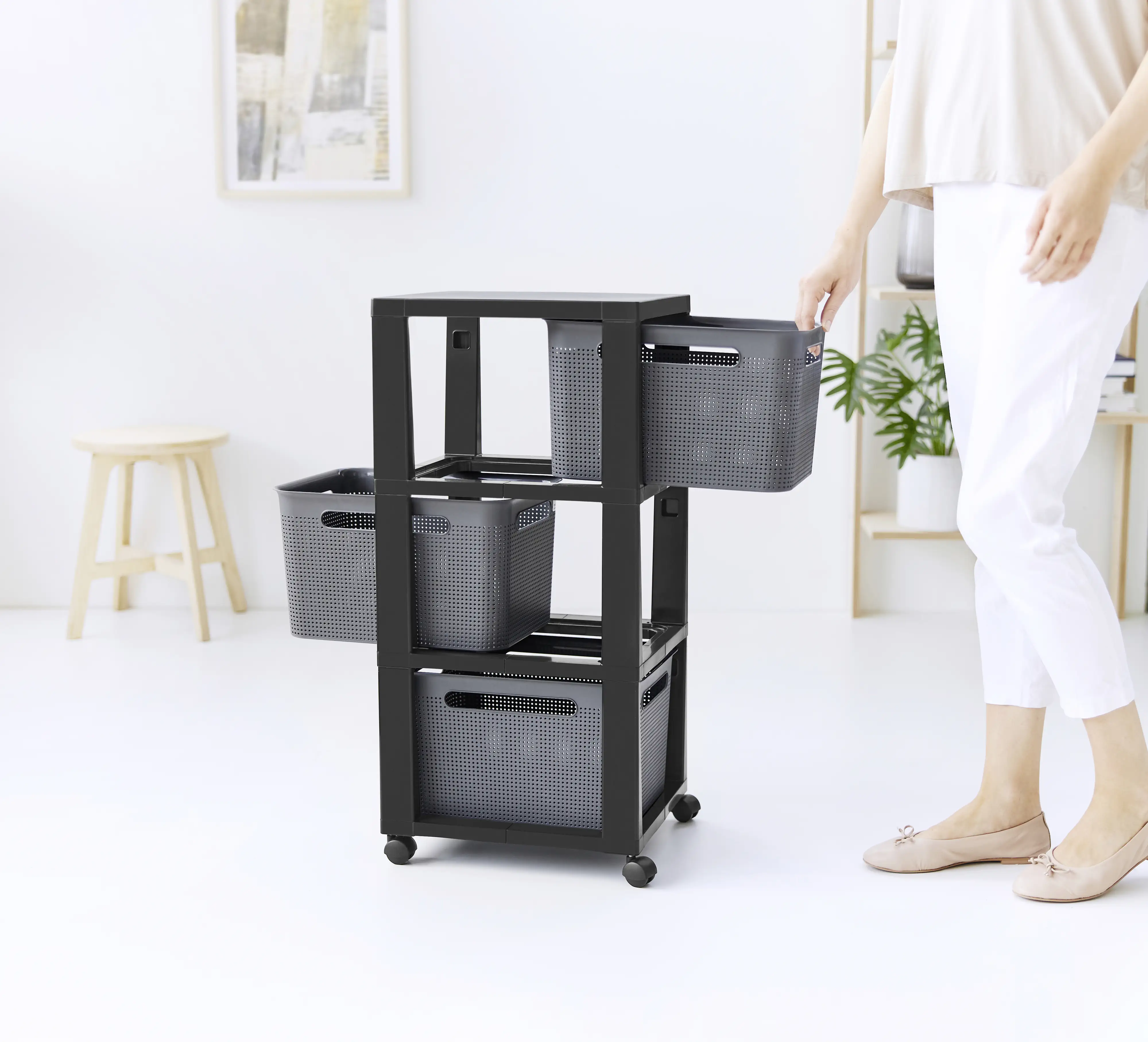 Rotho Schubladenbox Tower 3 x 16 L Brisen mit Rollen anthrazit Rotho Schubladenbox Tower 3 x 16 L Brisen mit Rollen anthrazit