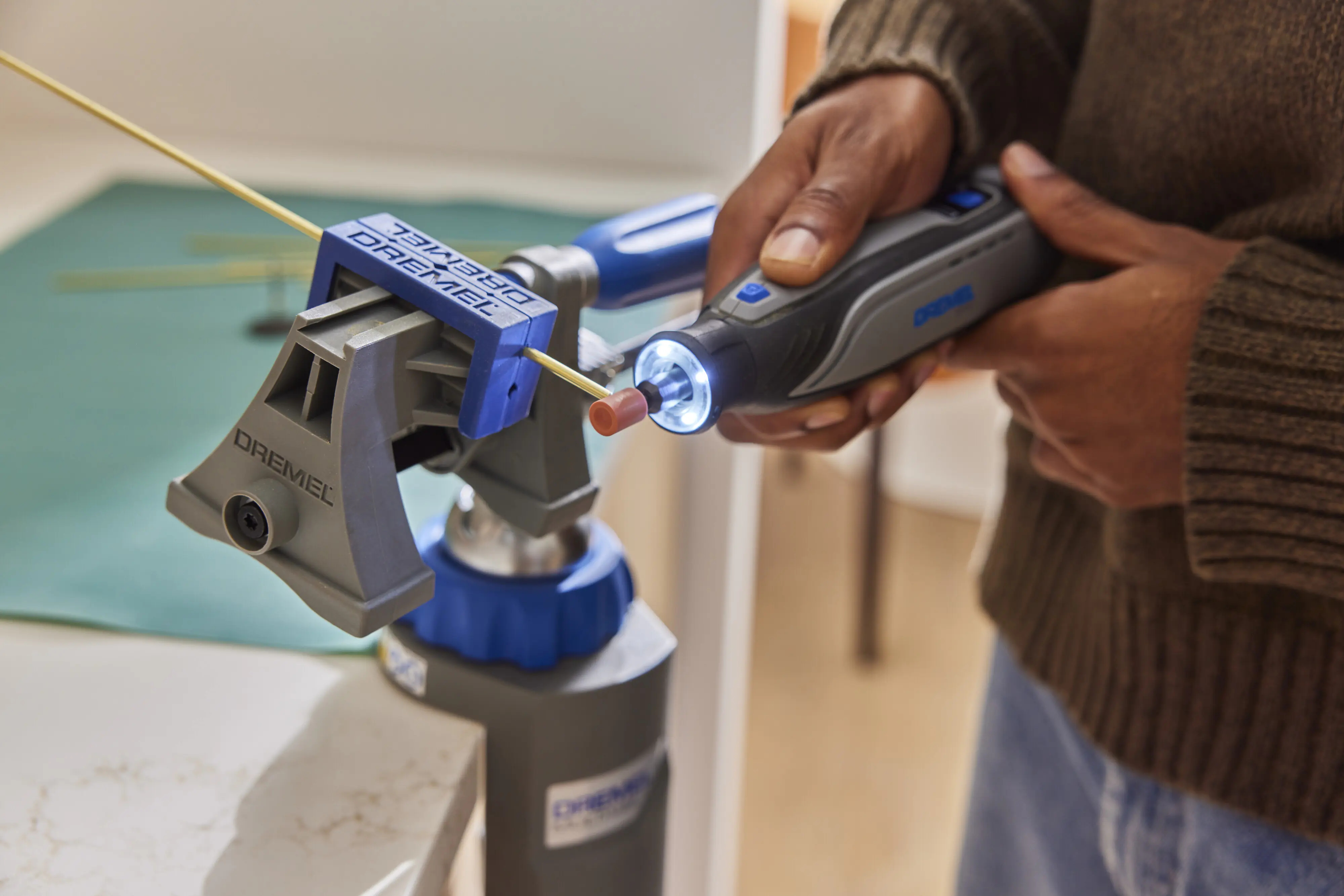 Dremel Akku-Multifunktionswerkzeug 8150-20 inkl. 20 Zubehörteilen und USB-C-Ladekabel