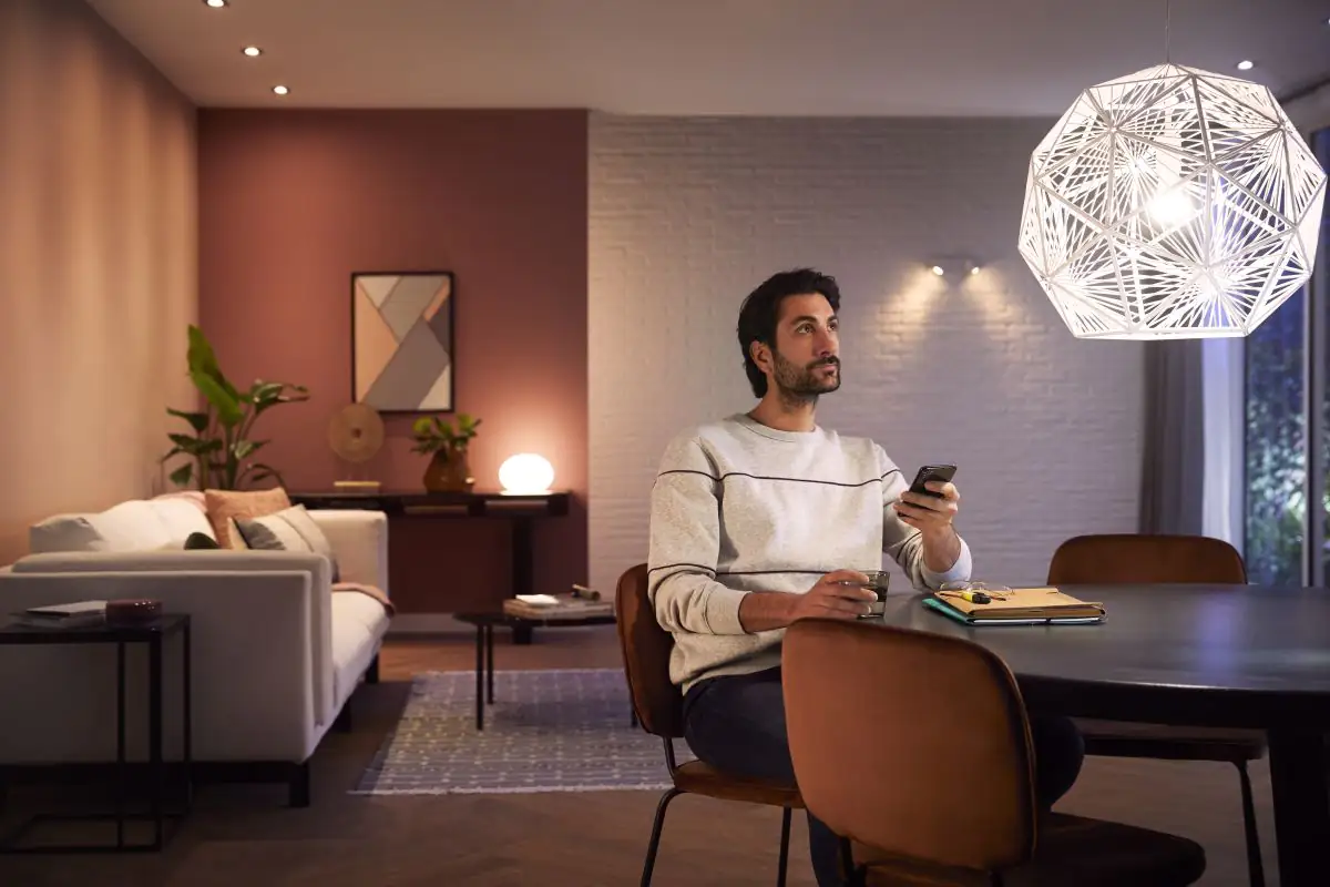 Philips Hue LED Leuchtmittel 3er-Set White Ambiance E27 6 W Philips Hue LED Leuchtmittel 3er-Set White Ambiance E27 6 W