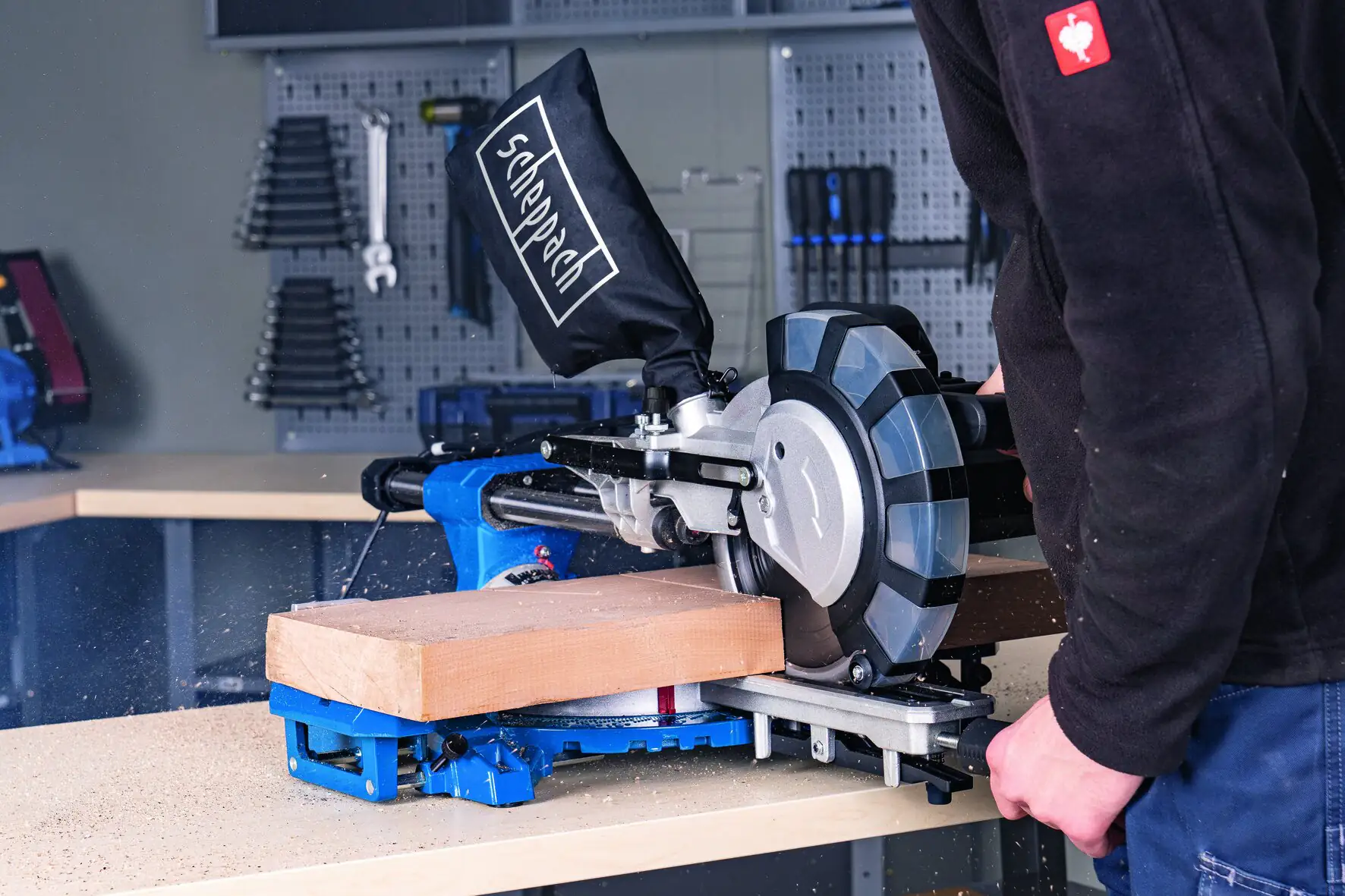 Scheppach Kappzugsäge HM 216 SPX 2.000 W, Lasermarkierhilfe Scheppach Kappzugsäge HM 216 SPX 2.000 W, Lasermarkierhilfe