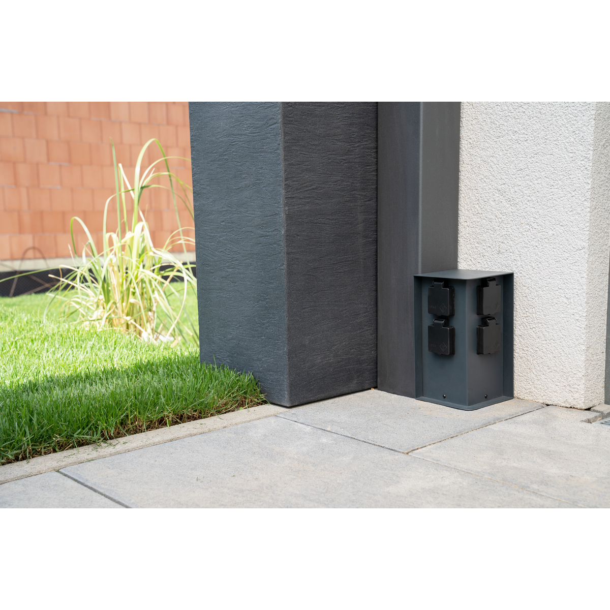 Unitec Gartensäule mit 4 Schutzkontakt-Steckdosen schwarz