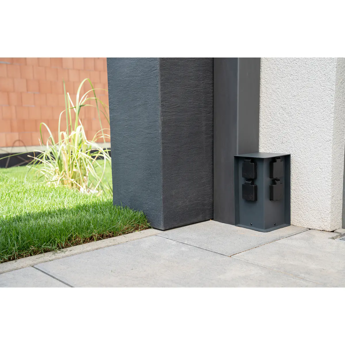 Unitec Gartensäule mit 4 Schutzkontakt-Steckdosen schwarz