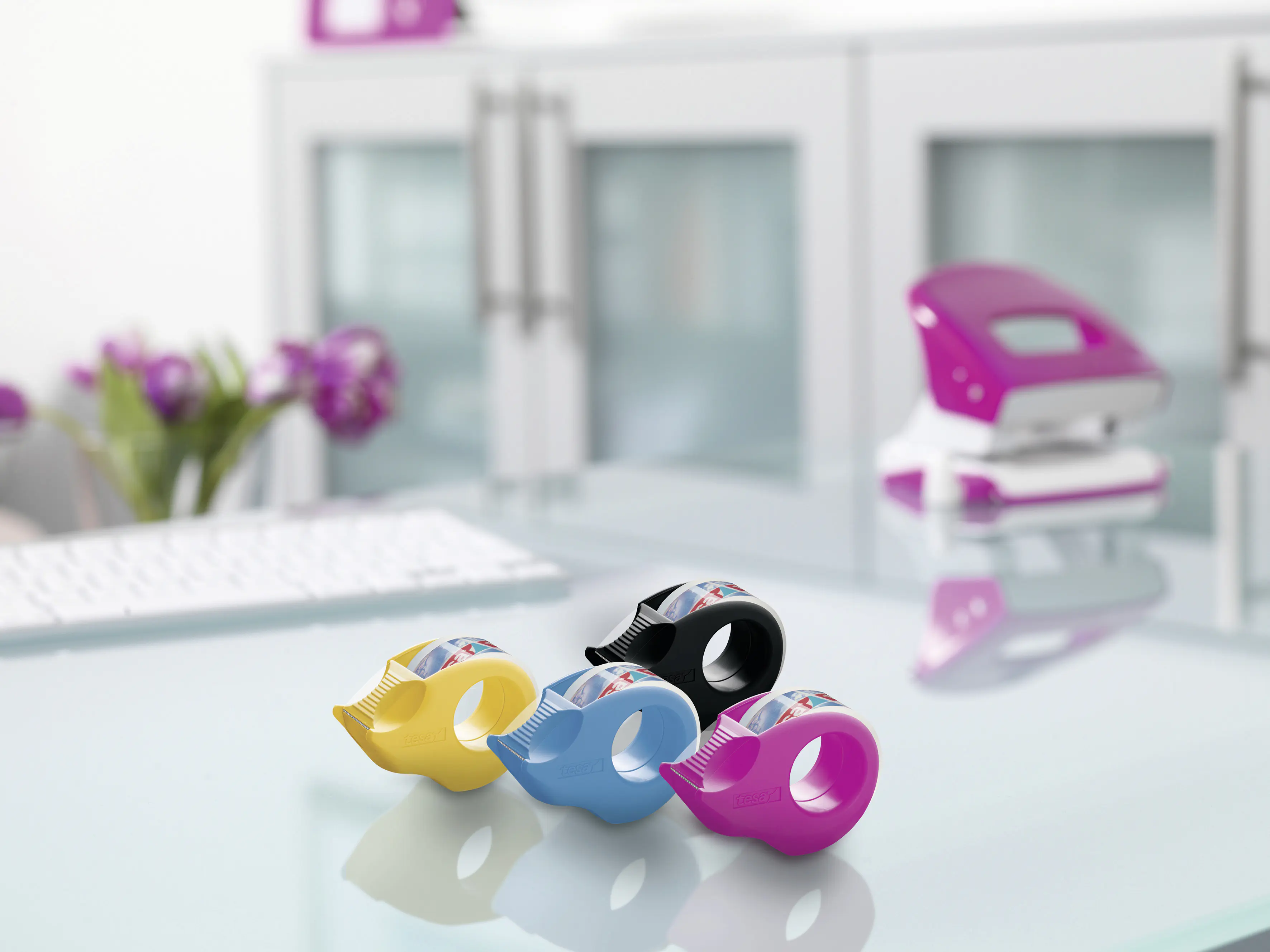 tesa Mini Abroller mit 2 Rollen Klebefilm 2 x 10 m x 19 mm