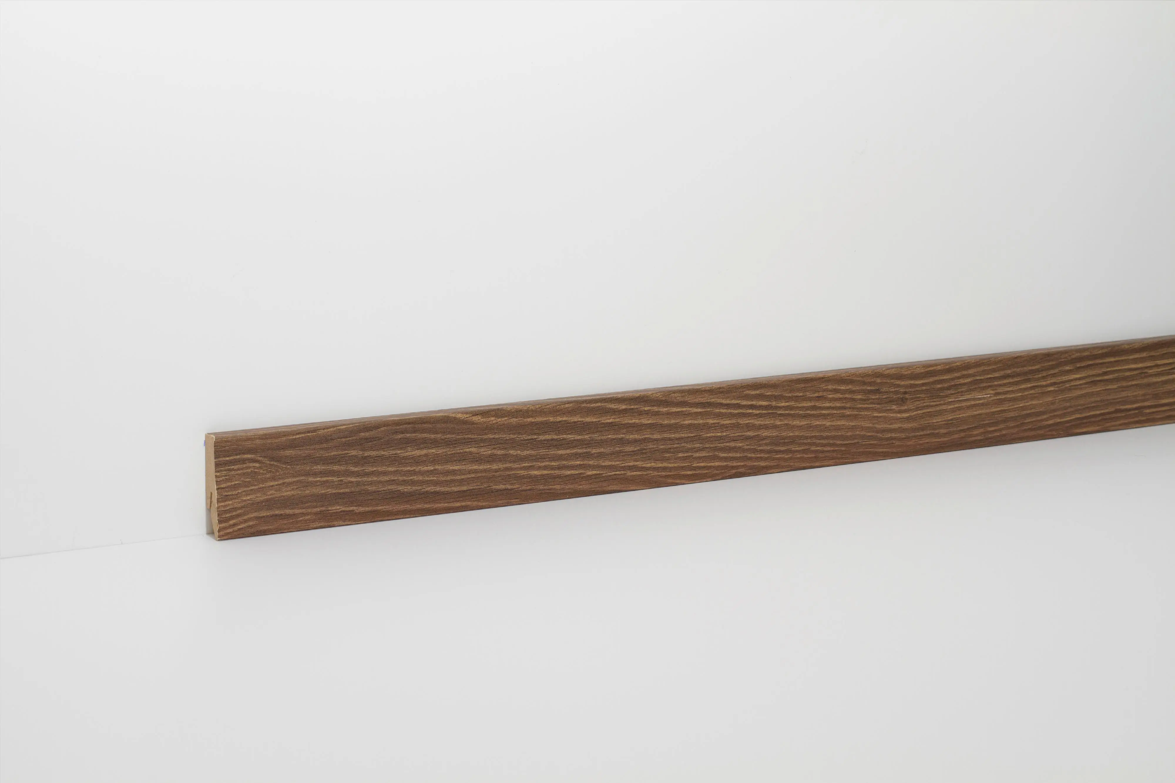 Classen Clip-Fußleiste 240 cm 58 x 19 mm Eiche braun Classen Clip-Fußleiste 240 cm 58 x 19 mm Eiche braun