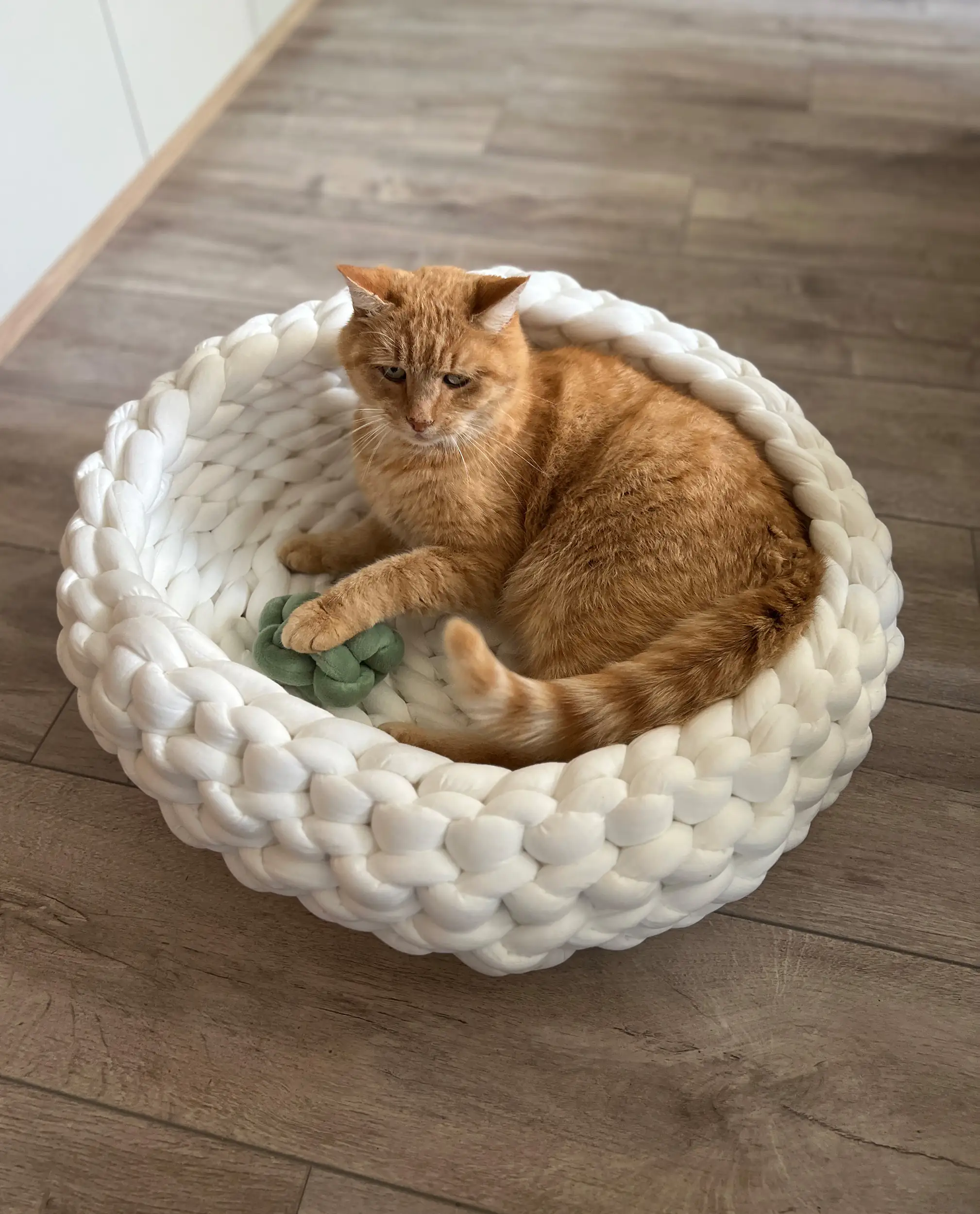 Katzenkorb Grobstrick geflochten 50 x 50 x 15 cm beige Katzenkorb Grobstrick geflochten 50 x 50 x 15 cm beige