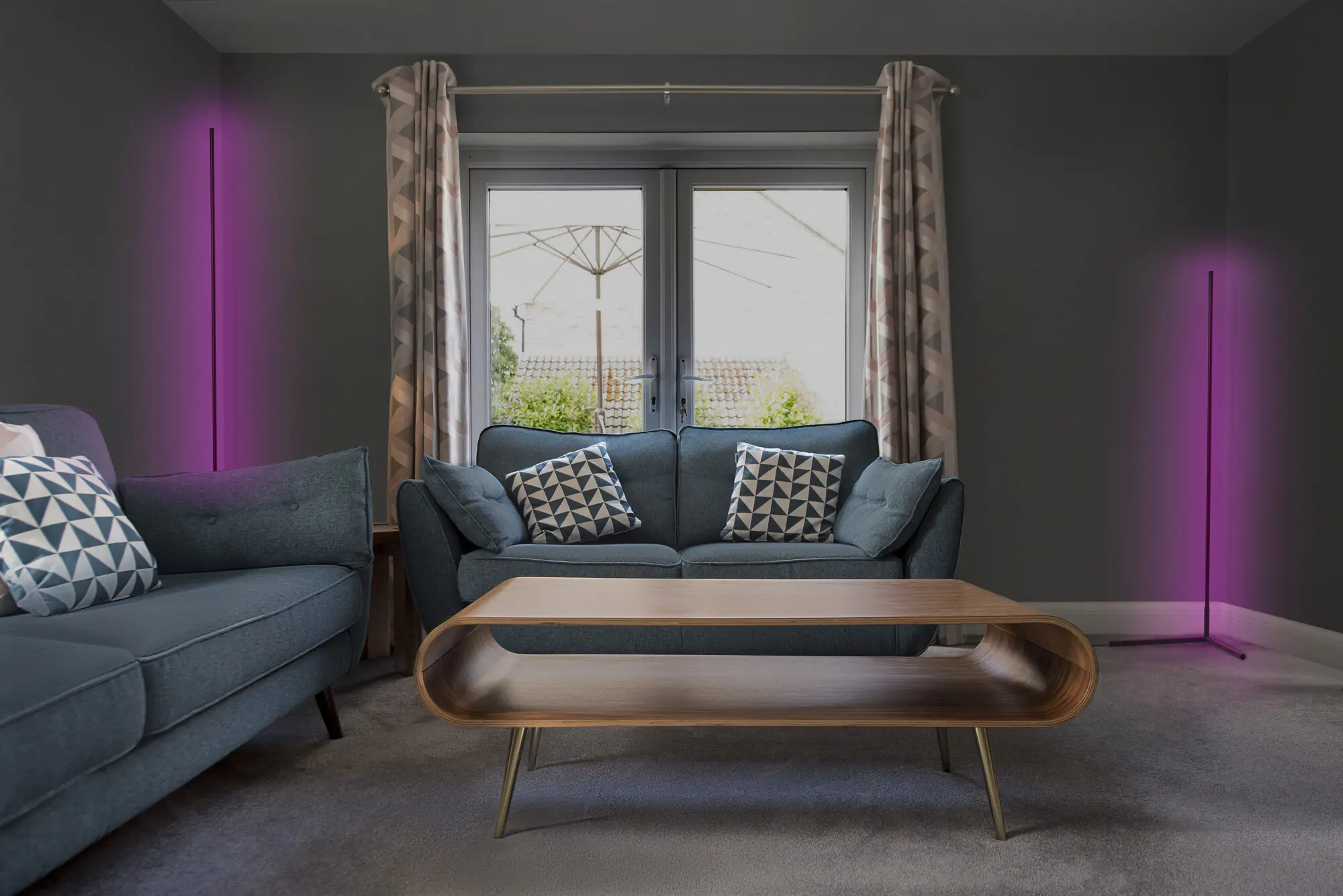 Ledvance Smart+ LED Stehleuchte Corner schwarz 140 x 36,5 cm 14 W RGBW