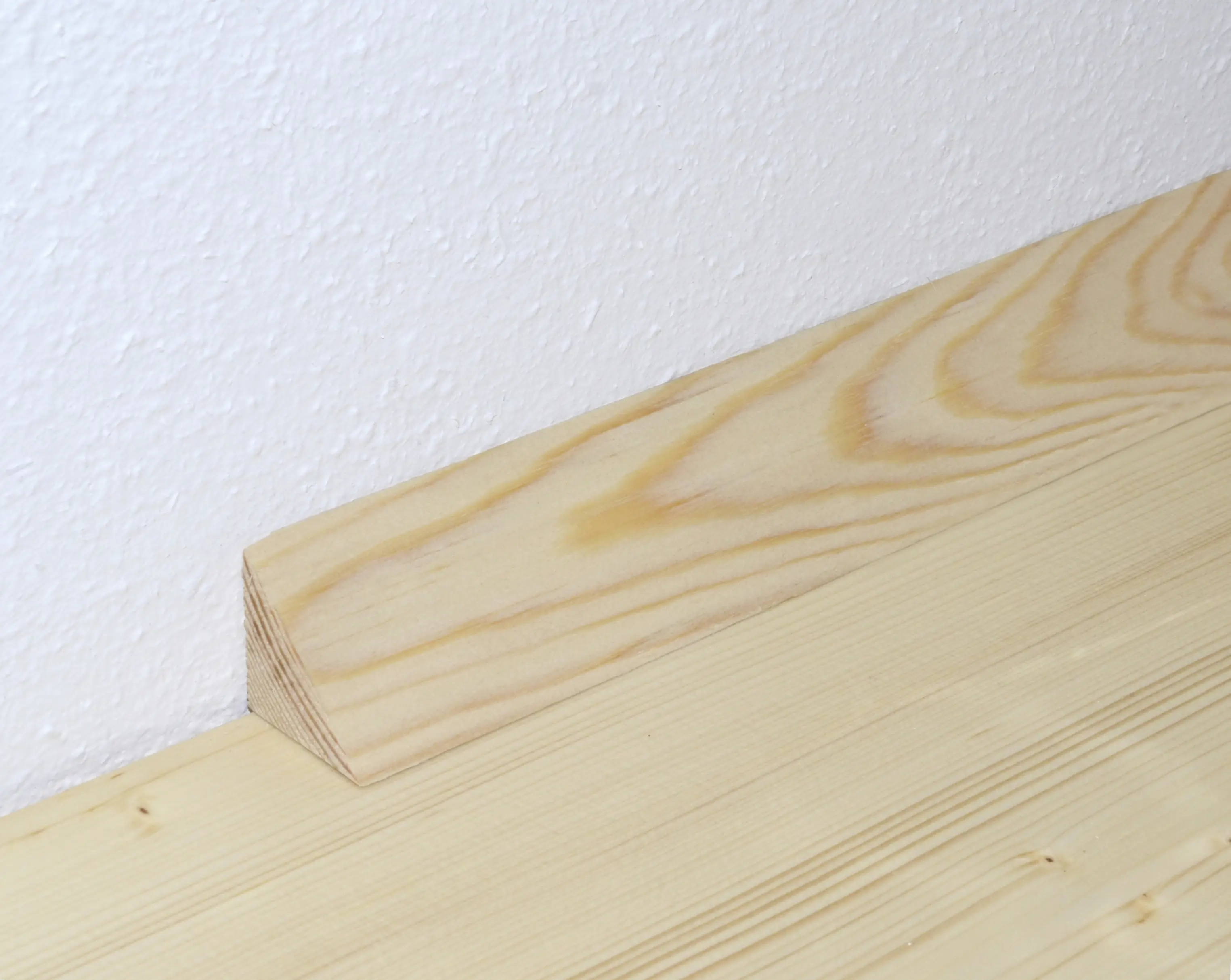 FN Neuhofer Dreikantleiste volle Form 240 cm 30 x 30 mm Fichte oder Kiefer