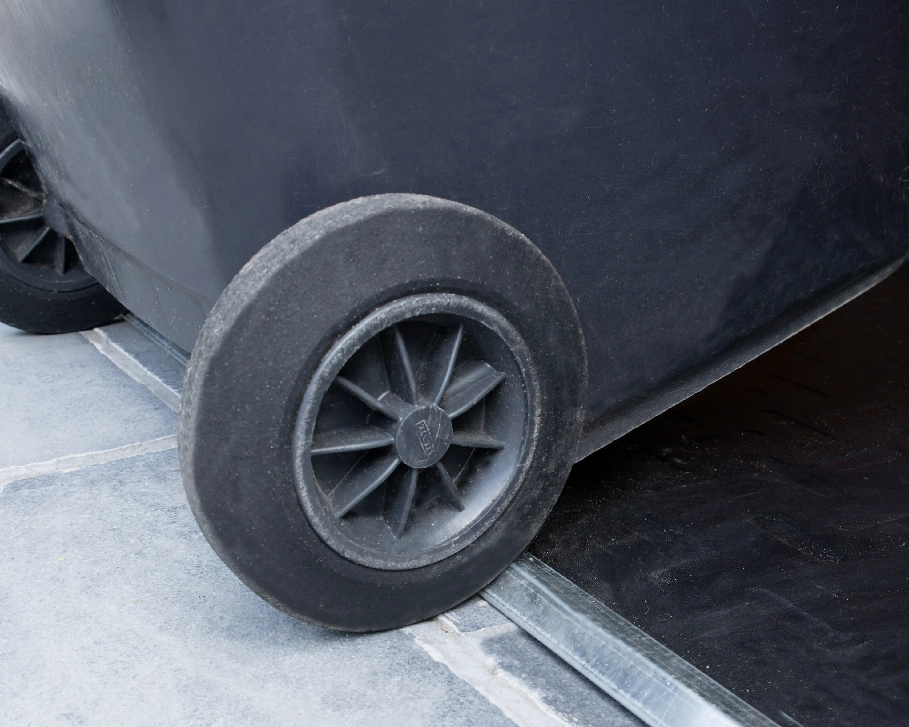 Canopia Gerätehaus Voyager Alu grau 90 x 139 cm