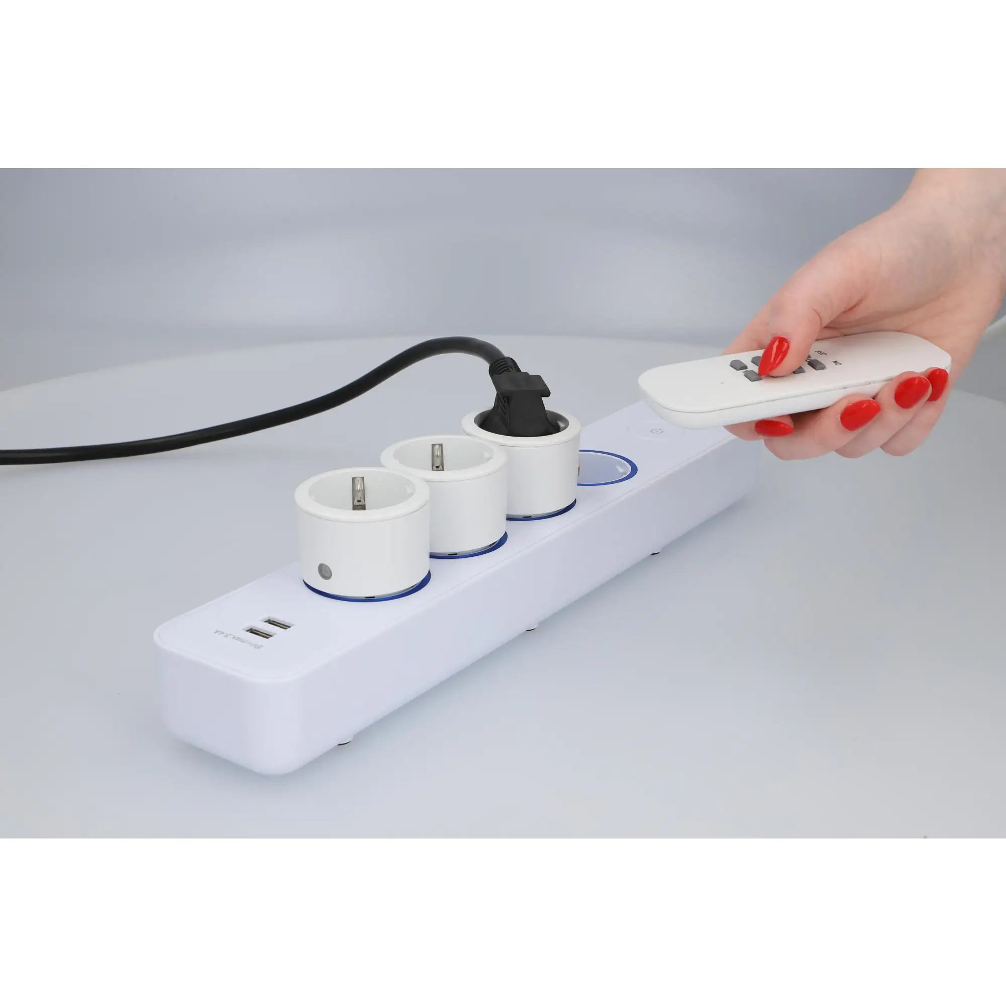 Design Funkfernschalter 3+1 mini rund 3 Steckdosen + 1 Fernbedienung