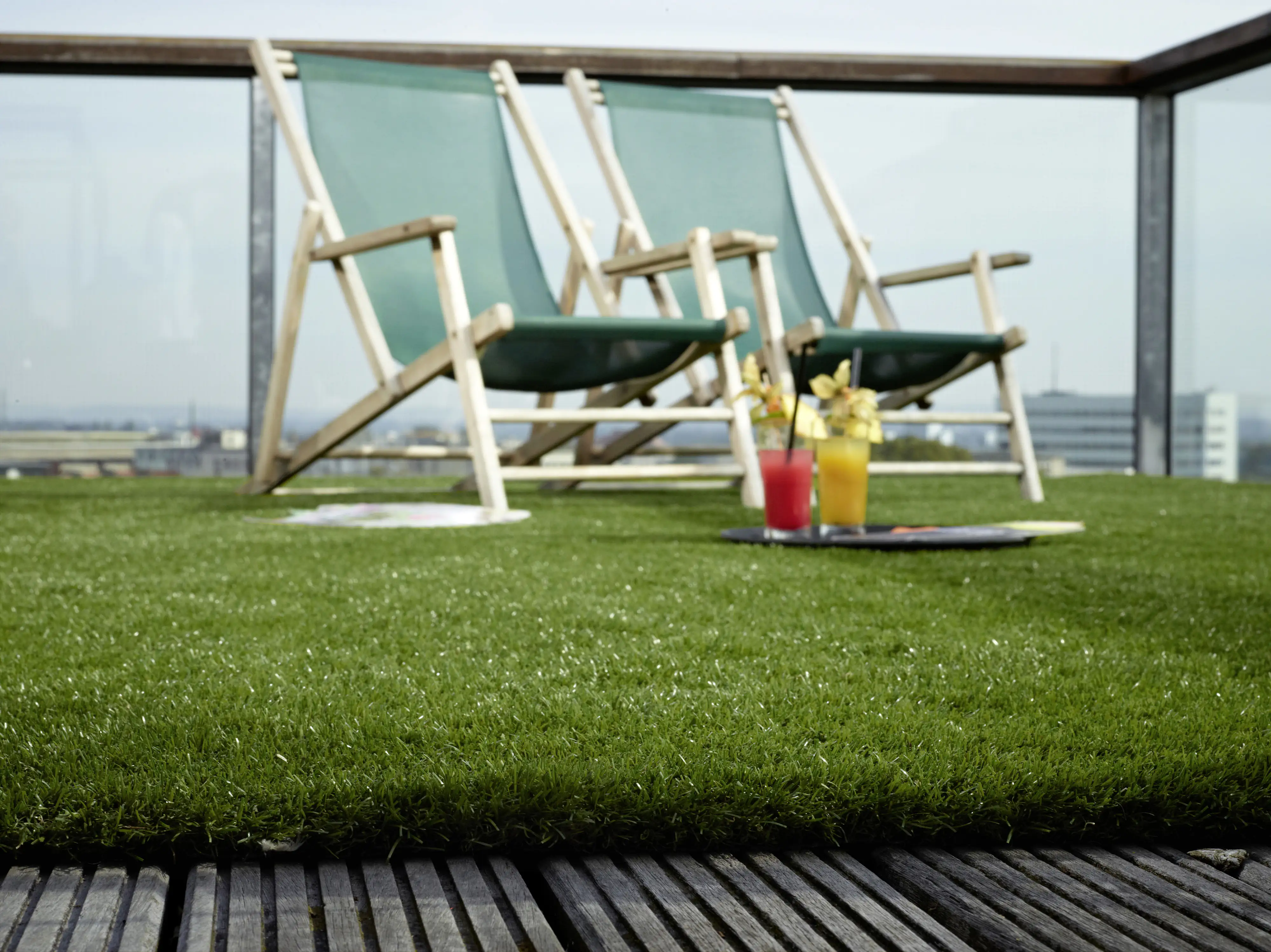 Kunstrasen Long Bay getuftet, grün, 4 m, mit Drainagelöchern