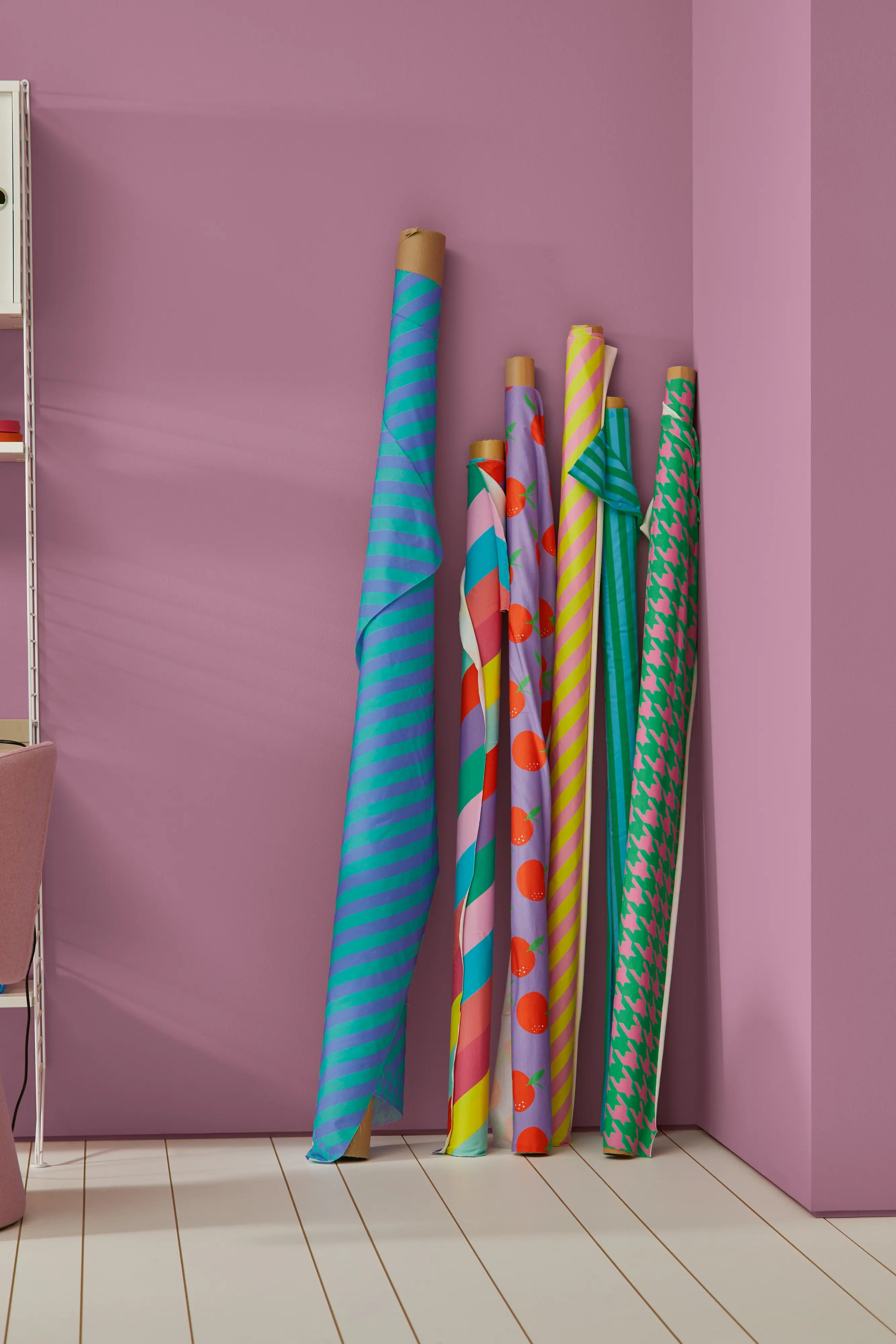 Alpina Wandfarbe Pantone matt orchid haze 2,5 L