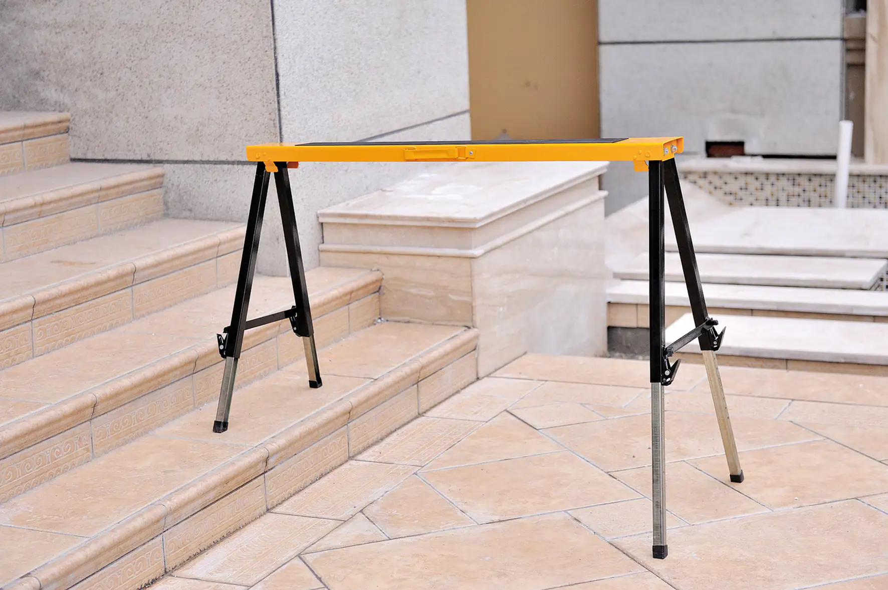 TrendLine Metall-Arbeitsbock bis 150 kg 99 x 12 cm