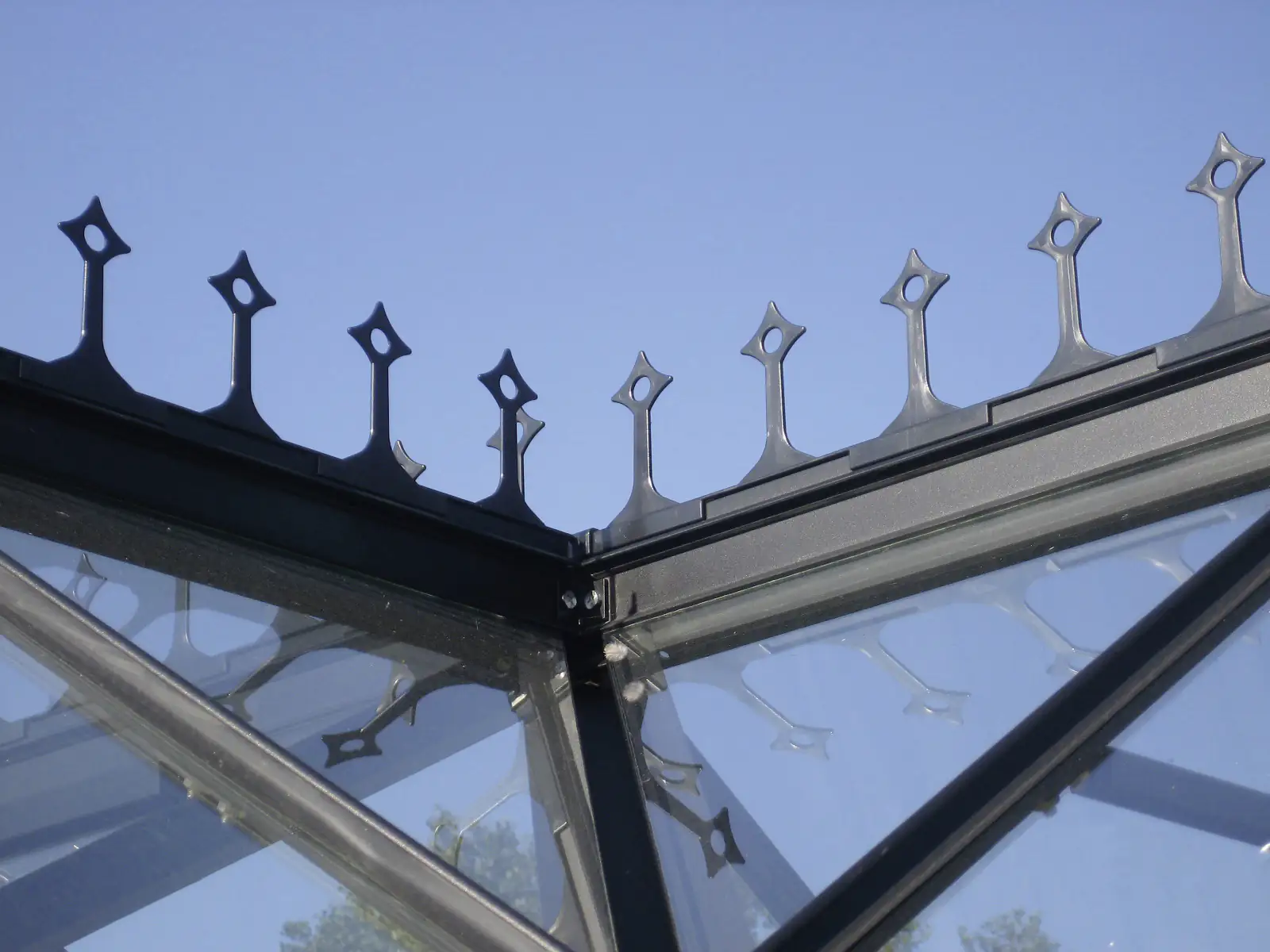 Vitavia Firstkrone zu Gewächshaus Sirius schwarz Vitavia Firstkrone zu Gewächshaus Sirius schwarz