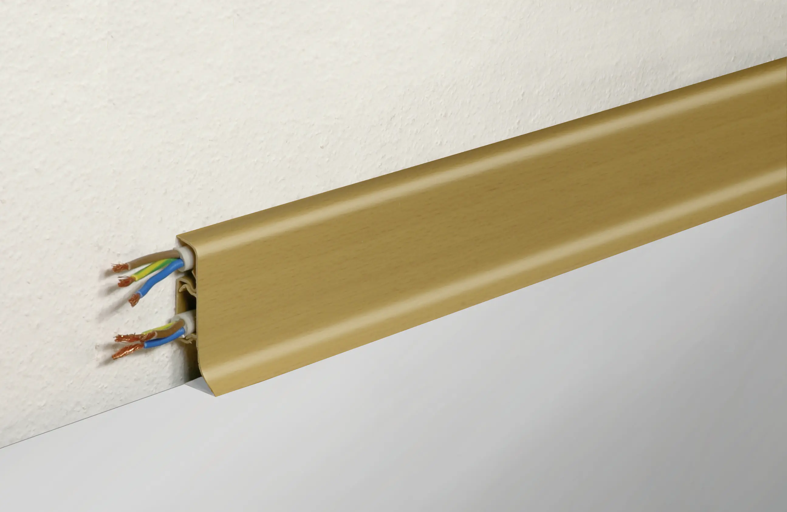 FN Neuhofer Klemmsockelleiste 250 cm 50 x 22,5 mm Buche