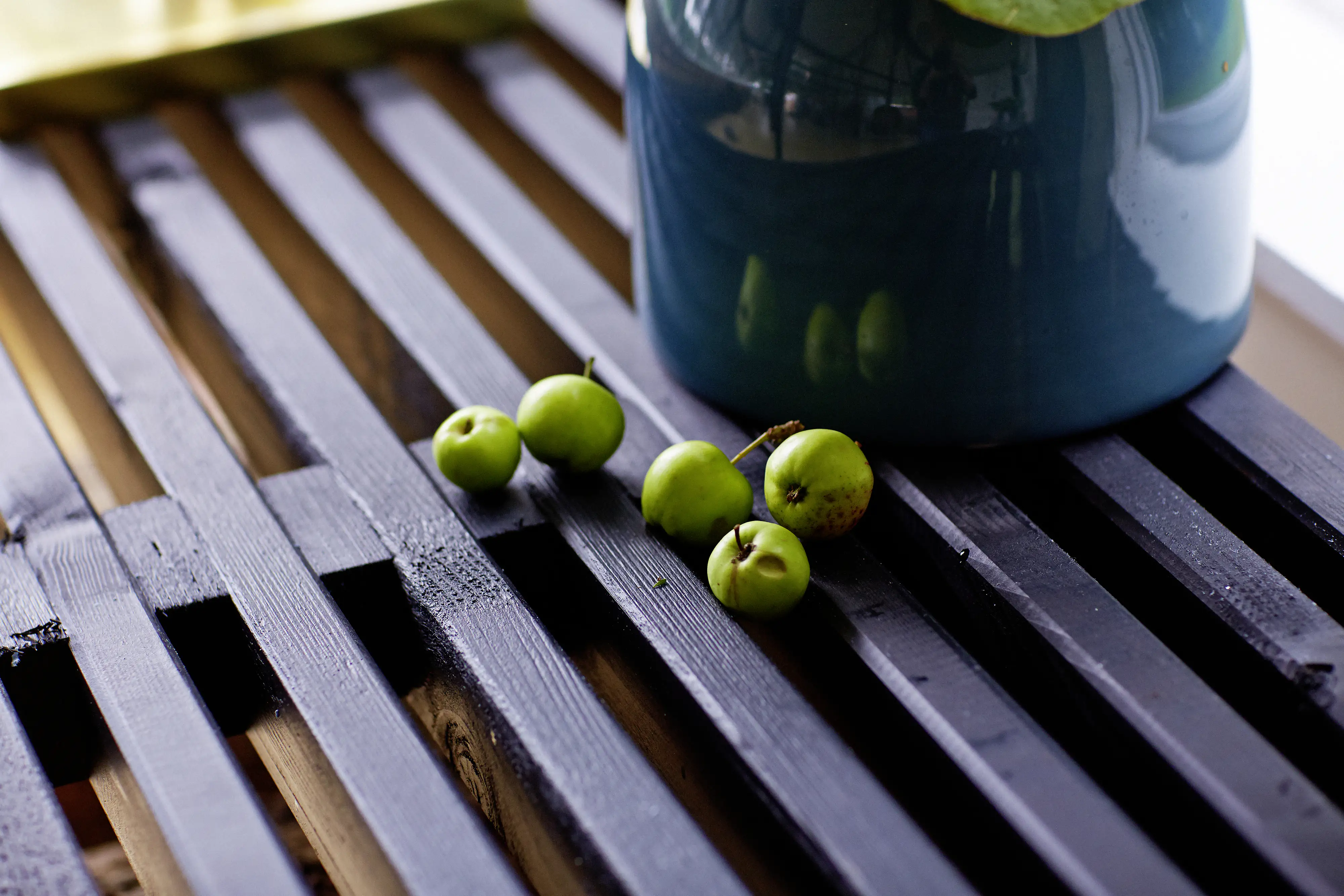 Plus Grill- und Anrichtetisch 138 x 49 x 90 cm schwarz mit Rädern