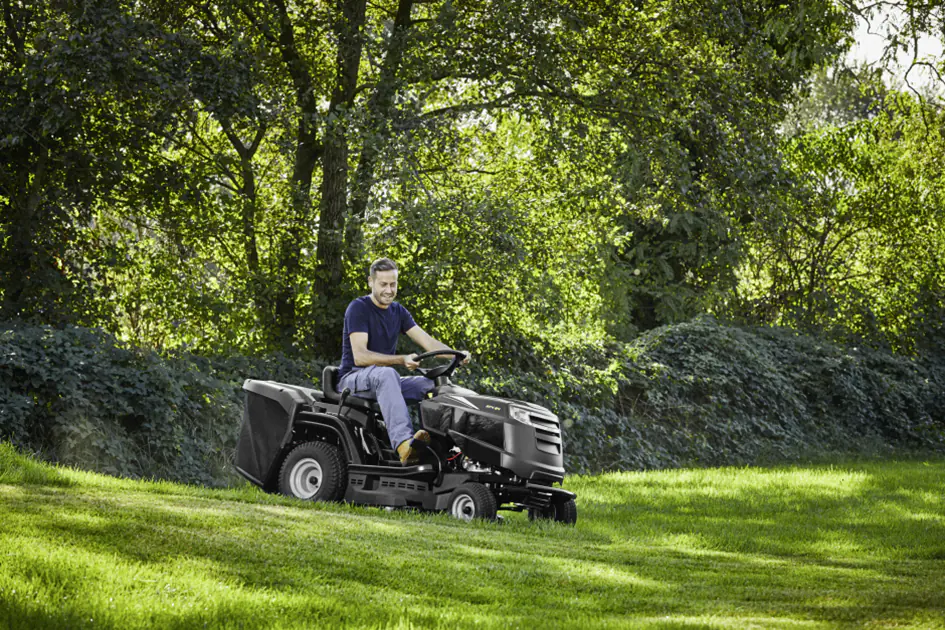 Alpina Benzin Rasentraktor AT4 98 A, 7,2 kW, 98 cm Schnittbreite inklusive Mulchfunktion