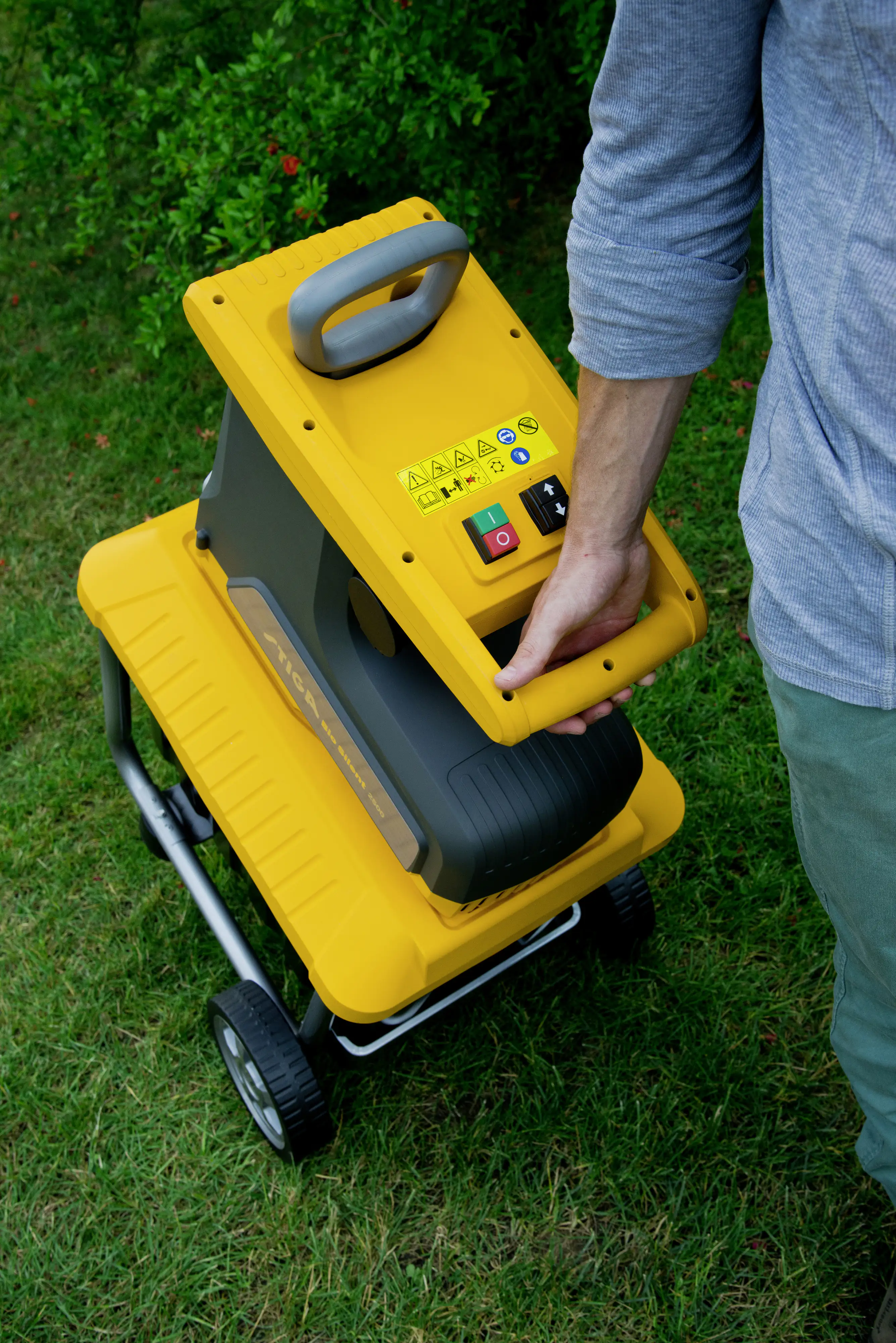 Stiga Elektro Häcksler BIO SILENT 2500 2.500 Watt, max. Aststärke Ø 40 mm Stiga Elektro Häcksler BIO SILENT 2500 2.500 Watt, max. Aststärke Ø 40 mm
