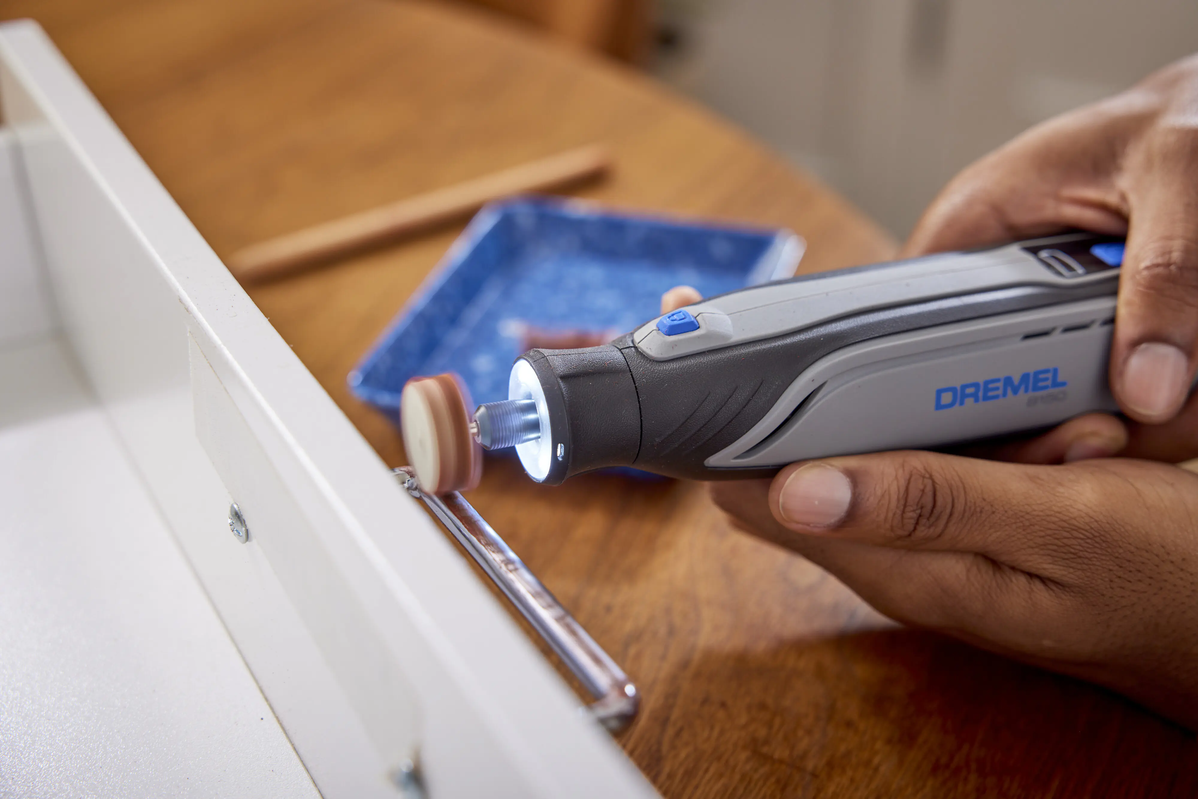 Dremel Akku-Multifunktionswerkzeug 8150-20 inkl. 20 Zubehörteilen und USB-C-Ladekabel