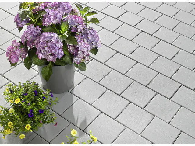 Kann Pflasterstein Vero 20 x 20 x 7,5 cm silbergrau Kann Pflasterstein Vero 20 x 20 x 7,5 cm silbergrau