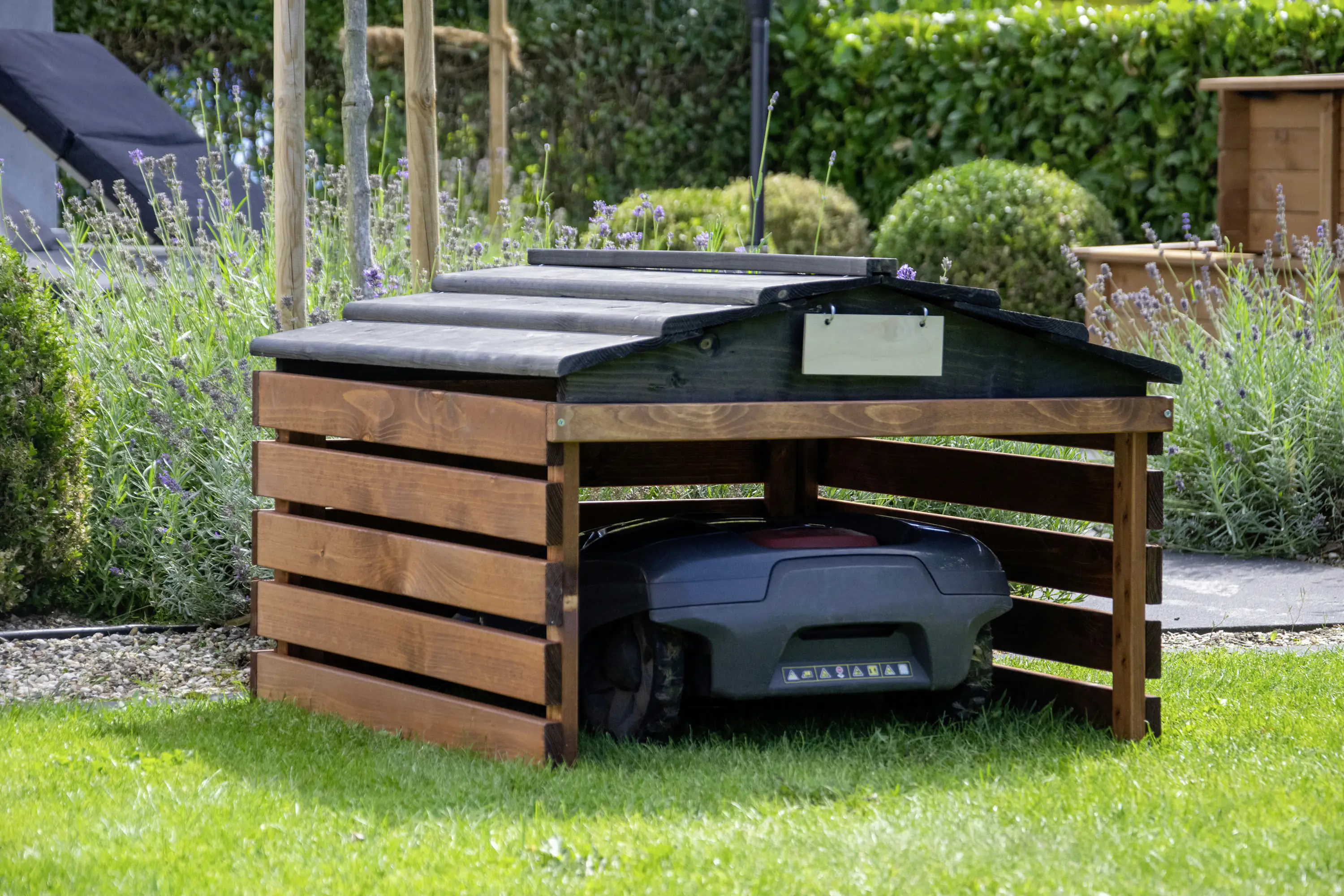 Dobar Mähroboter-Garage mit Schild braun schwarz 78,5 x 74 x 52,5 cm