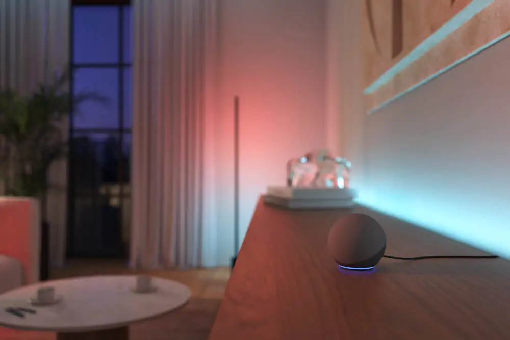 Philips Hue LED Lightstrip Gradient Ambiance weiß RGBW 1 m Erweiterung Philips Hue LED Lightstrip Gradient Ambiance weiß RGBW 1 m Erweiterung