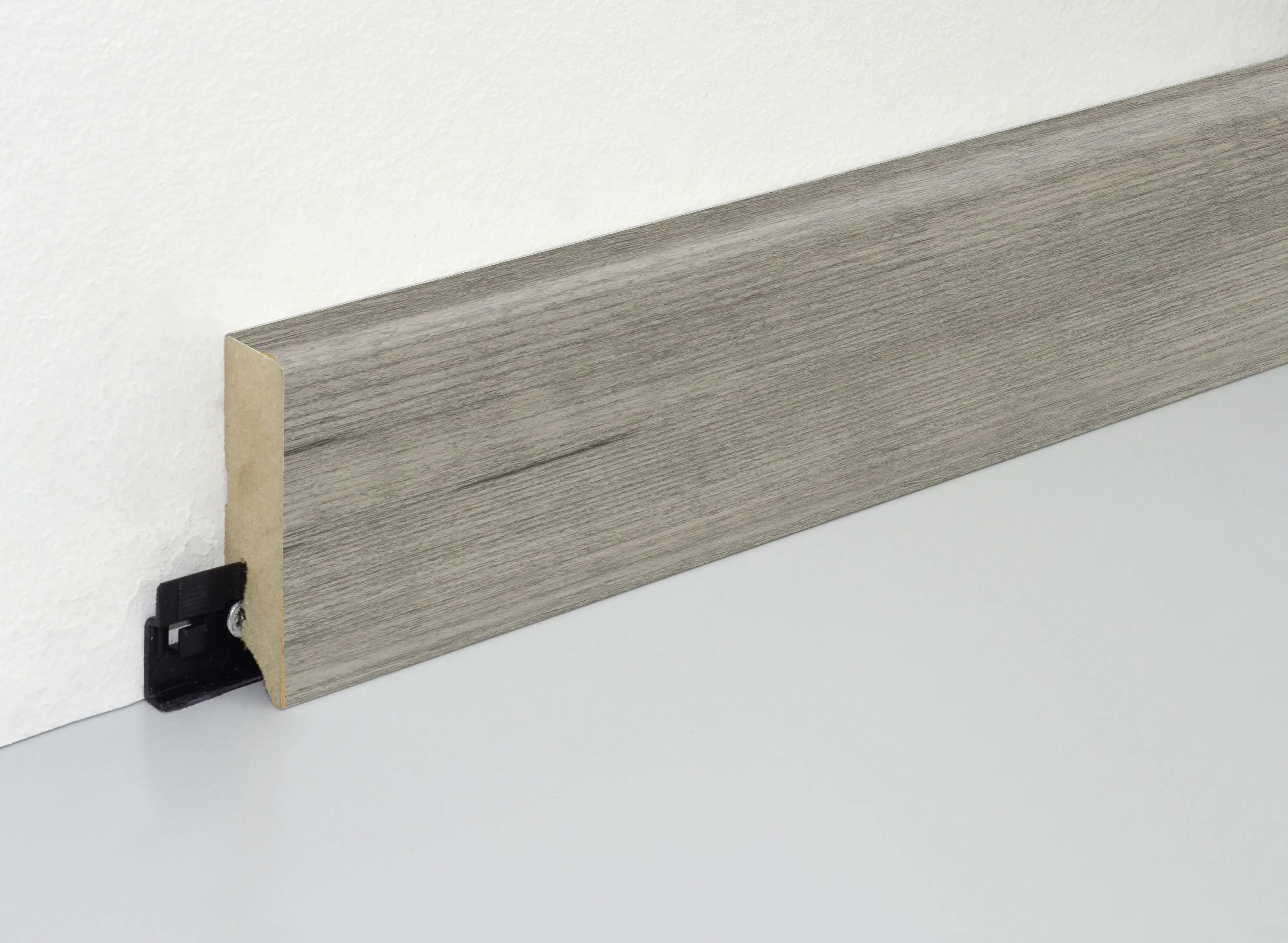 9010115225787_2765499 Neuhofer Fußleiste 240 cm 70 x 19 mm Seekiefer grau