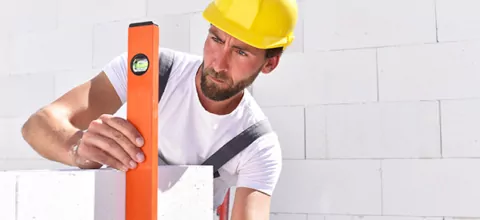 Wand aus Porenbetonsteinen