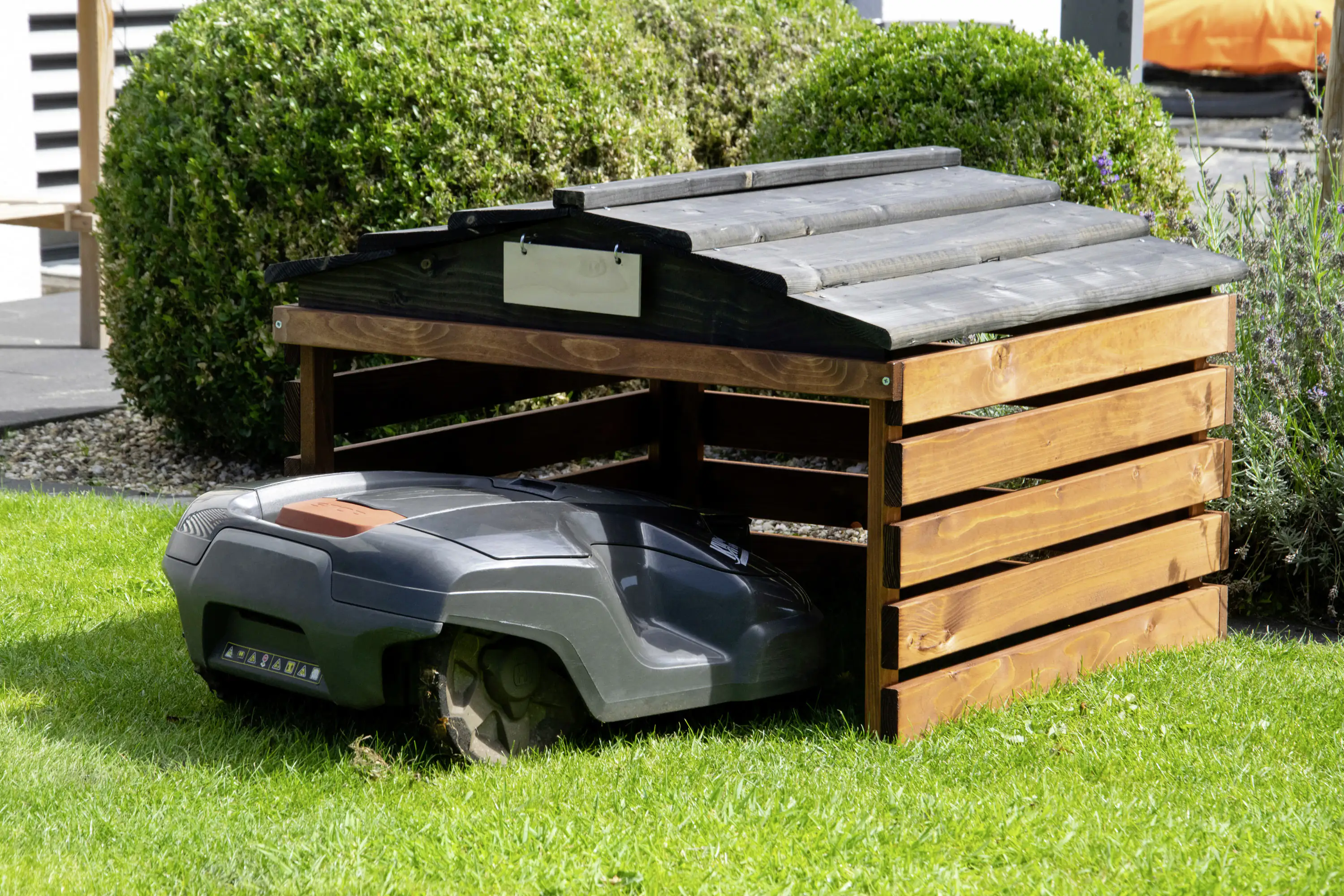 Dobar Mähroboter-Garage mit Schild braun schwarz 78,5 x 74 x 52,5 cm