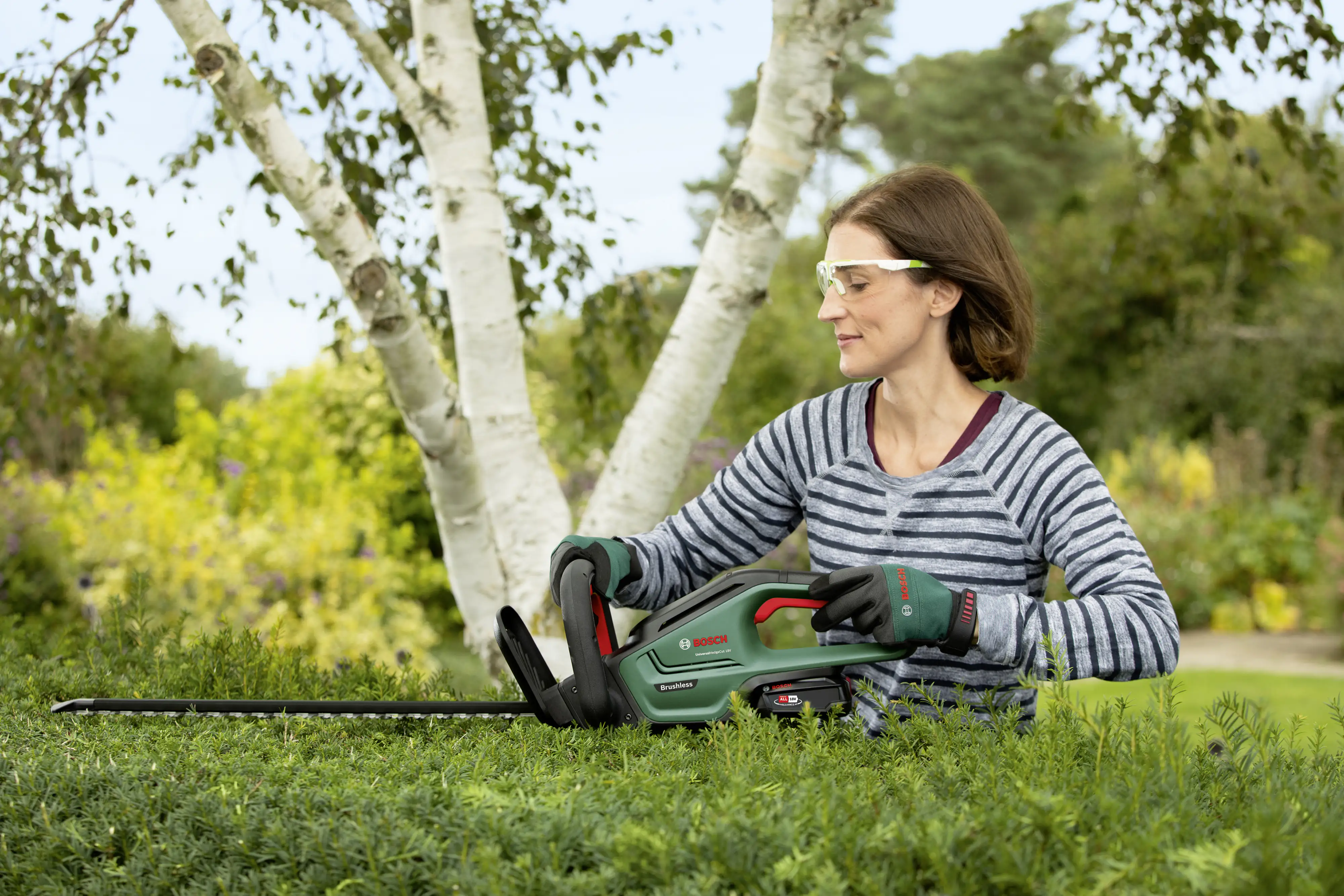 Bosch Akku-Heckenschere UniversalHedgeCut 18-55 18V 2,5 Ah Solo Bosch Akku-Heckenschere UniversalHedgeCut 18-55 18V 2,5 Ah Solo