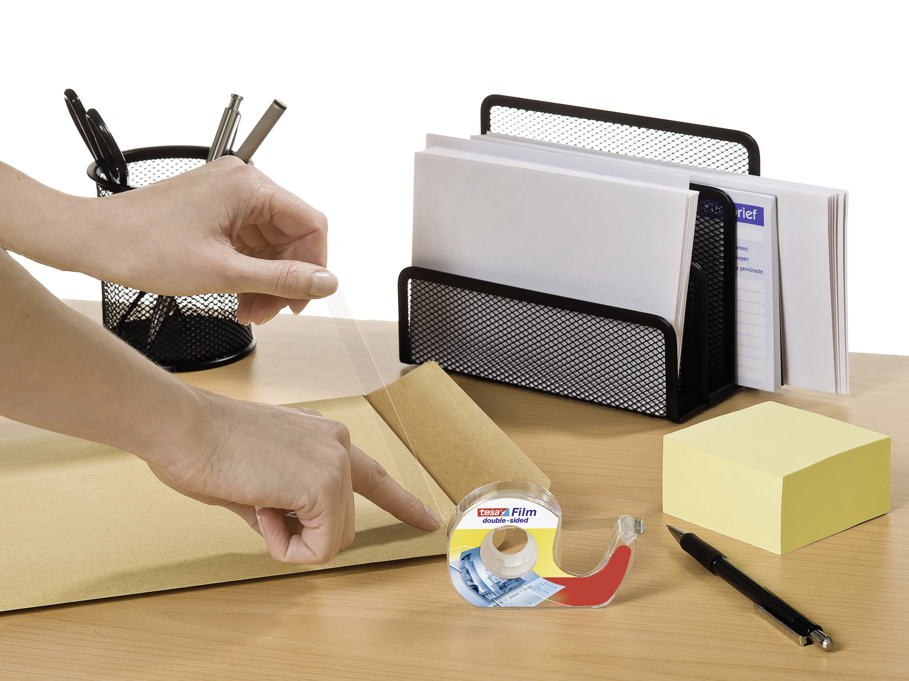 tesa doppelseitiger Klebefilm, 1 Rolle mit Abroller 7,5 m x 12 mm