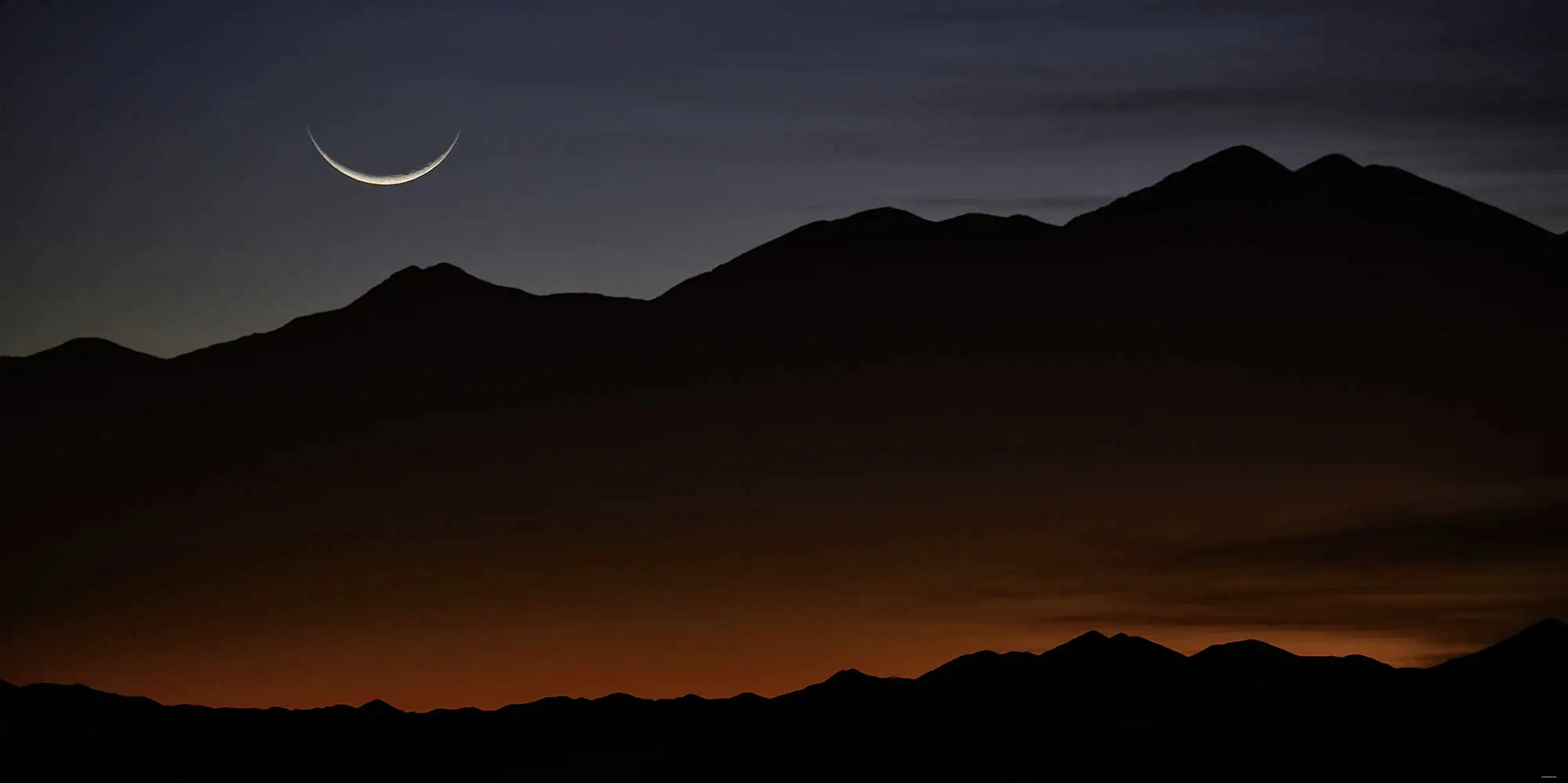 Komar Vlies Fototapete Red Shining Mountai 300 x 150 cm 