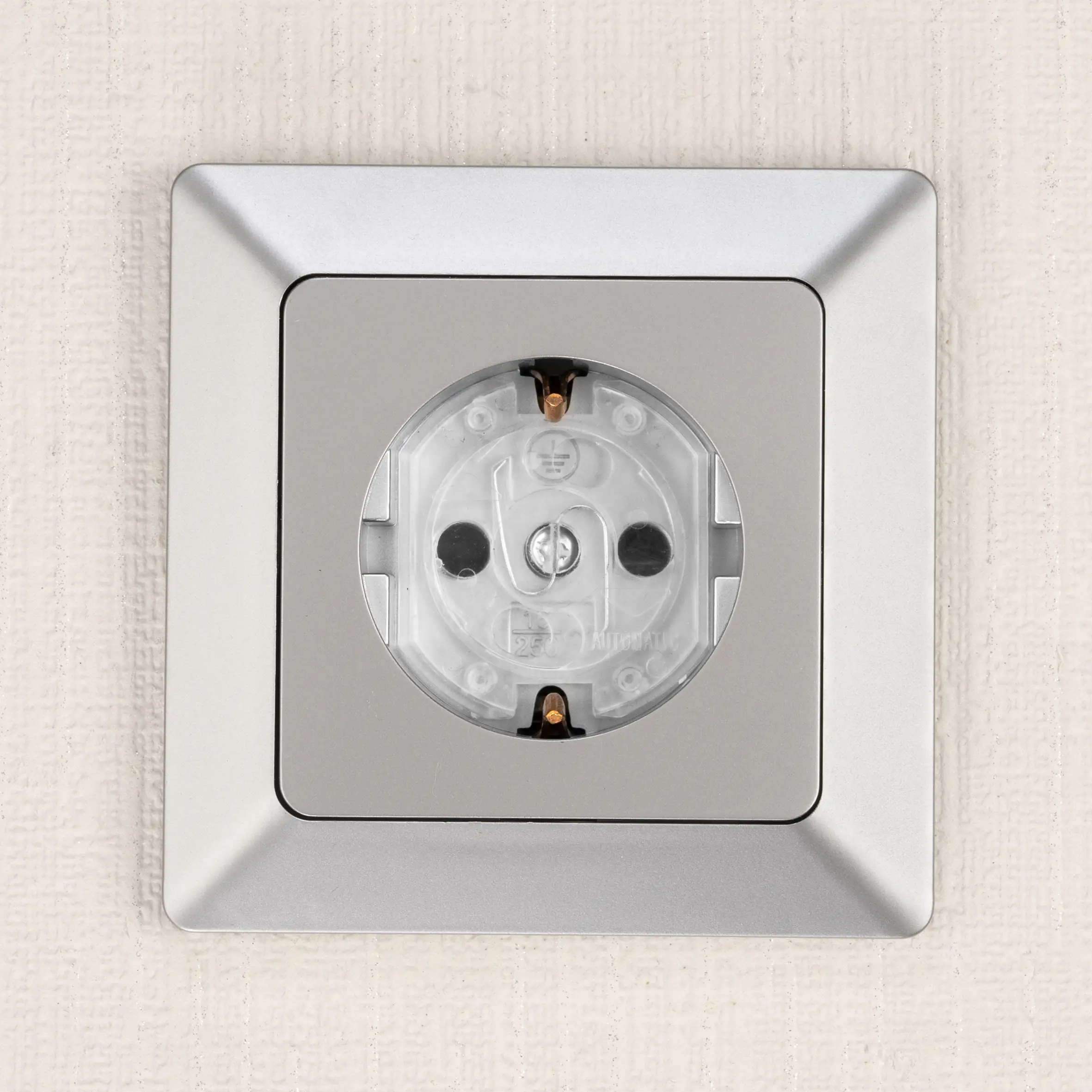 Reer Steckdosenschutz transparent transparent, klebbar, 10 Stück Reer Steckdosenschutz transparent transparent, klebbar, 10 Stück