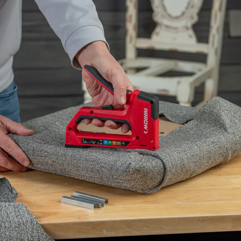 Arrow Handtacker T501 5-in-1 kompatibel mit Tacker/Kabelklammern & Nägel