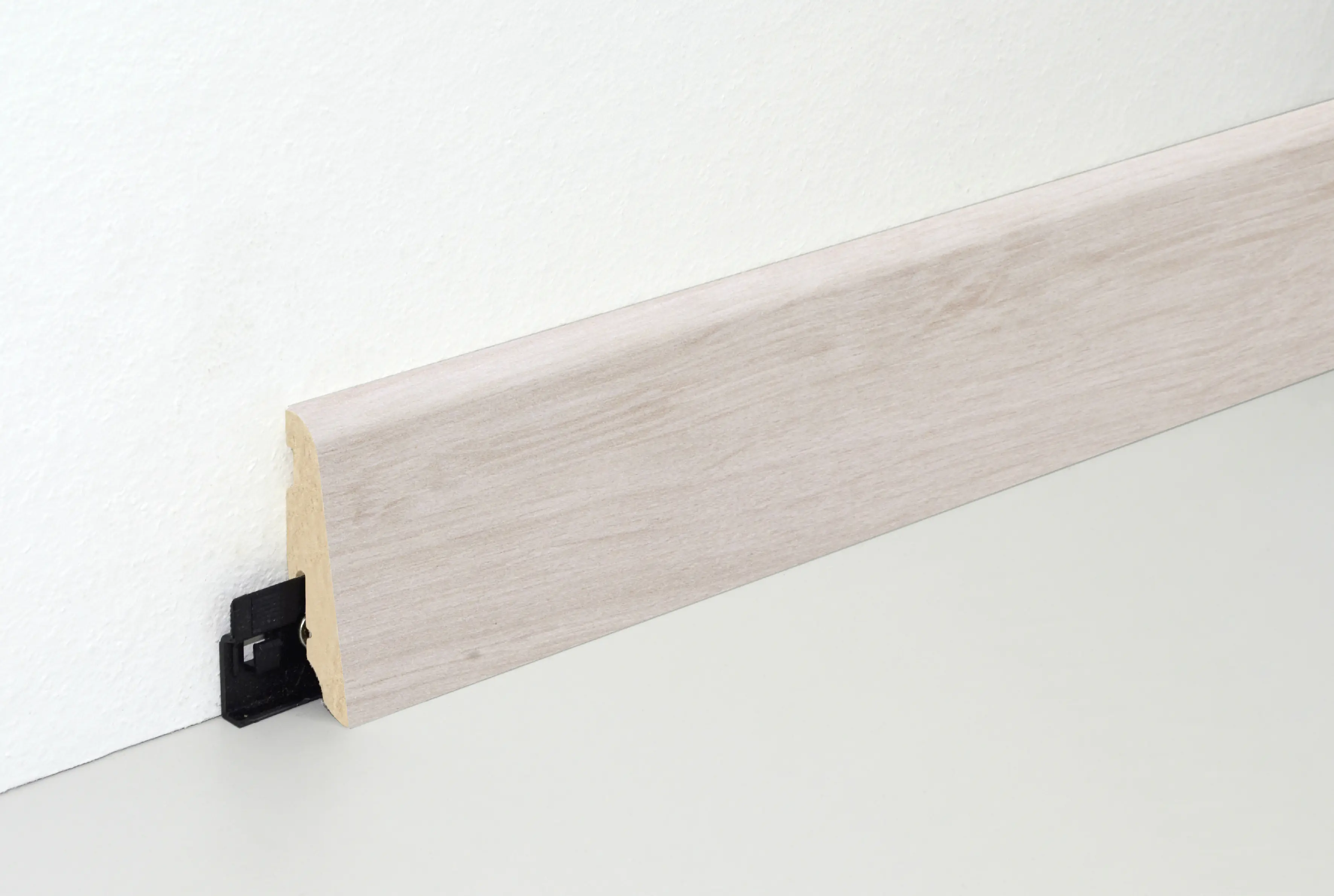 Neuhofer Fußleiste 240 cm 58 x 19 mm Yukon Eiche hell