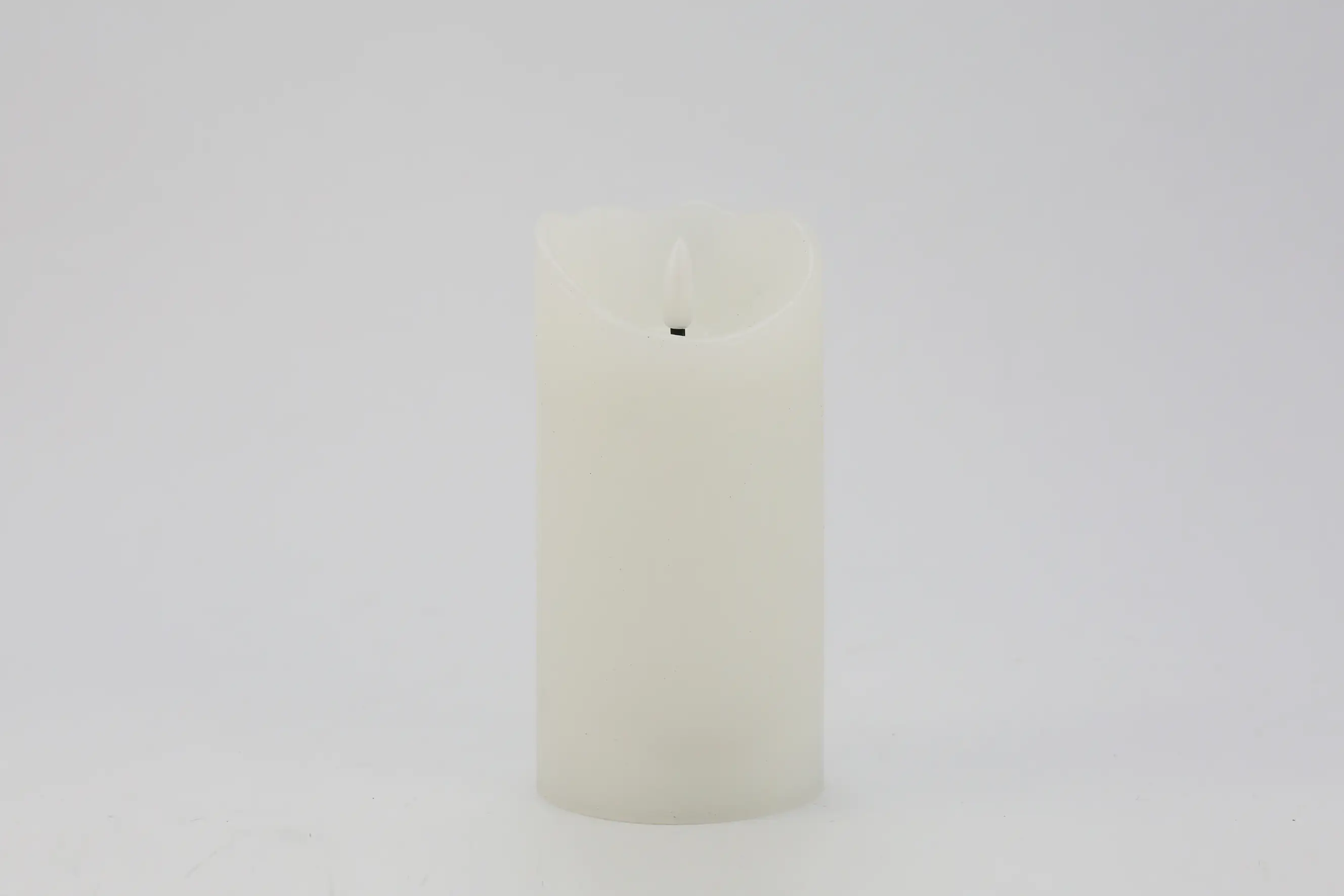 TrendLine LED Wachskerze mit Flamme  Batteriebetrieb weiß 15 cm