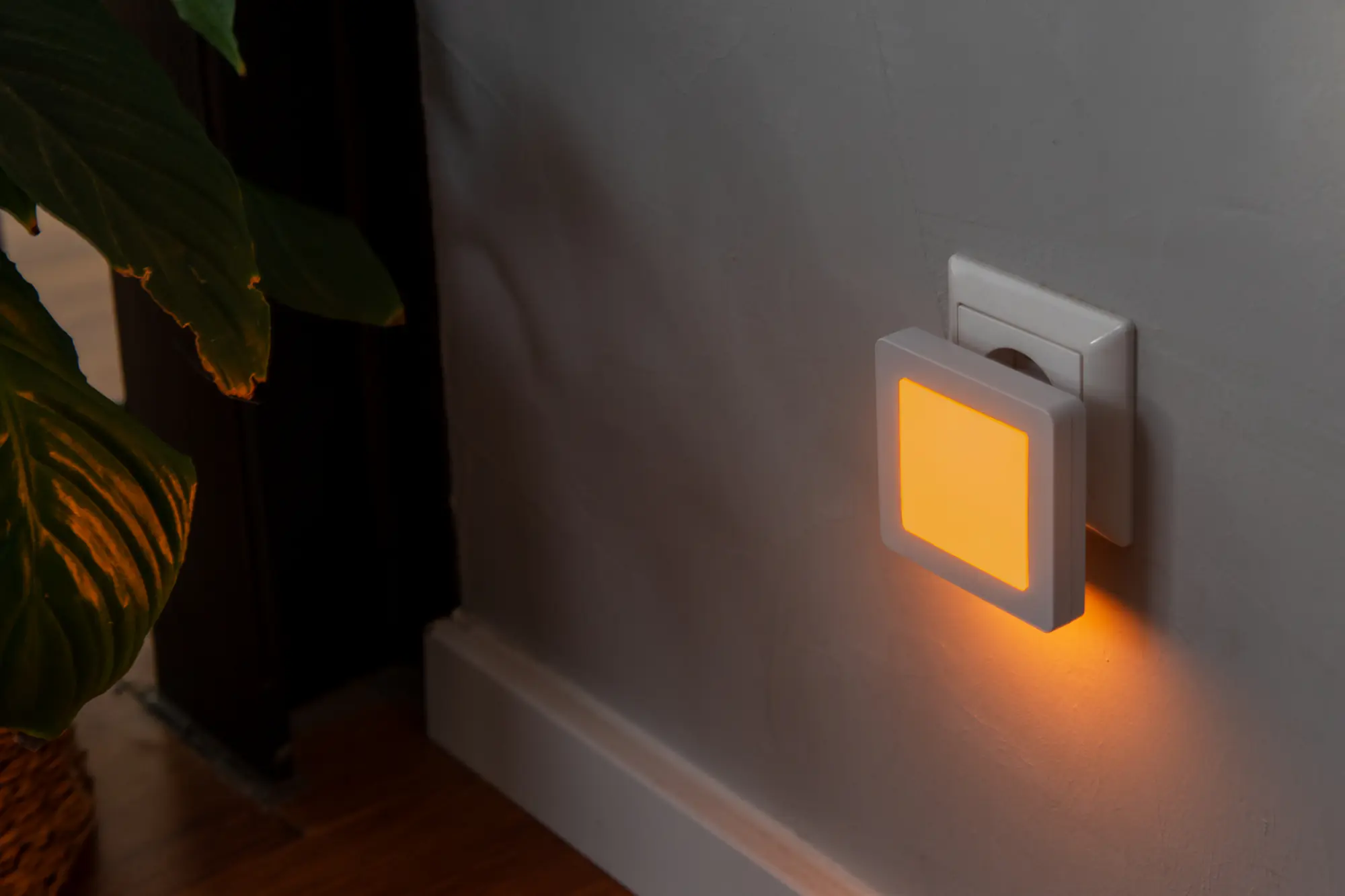 Unitec LED-Nachtlicht mit Dämmerungsschalter weiß Unitec LED-Nachtlicht mit Dämmerungsschalter weiß